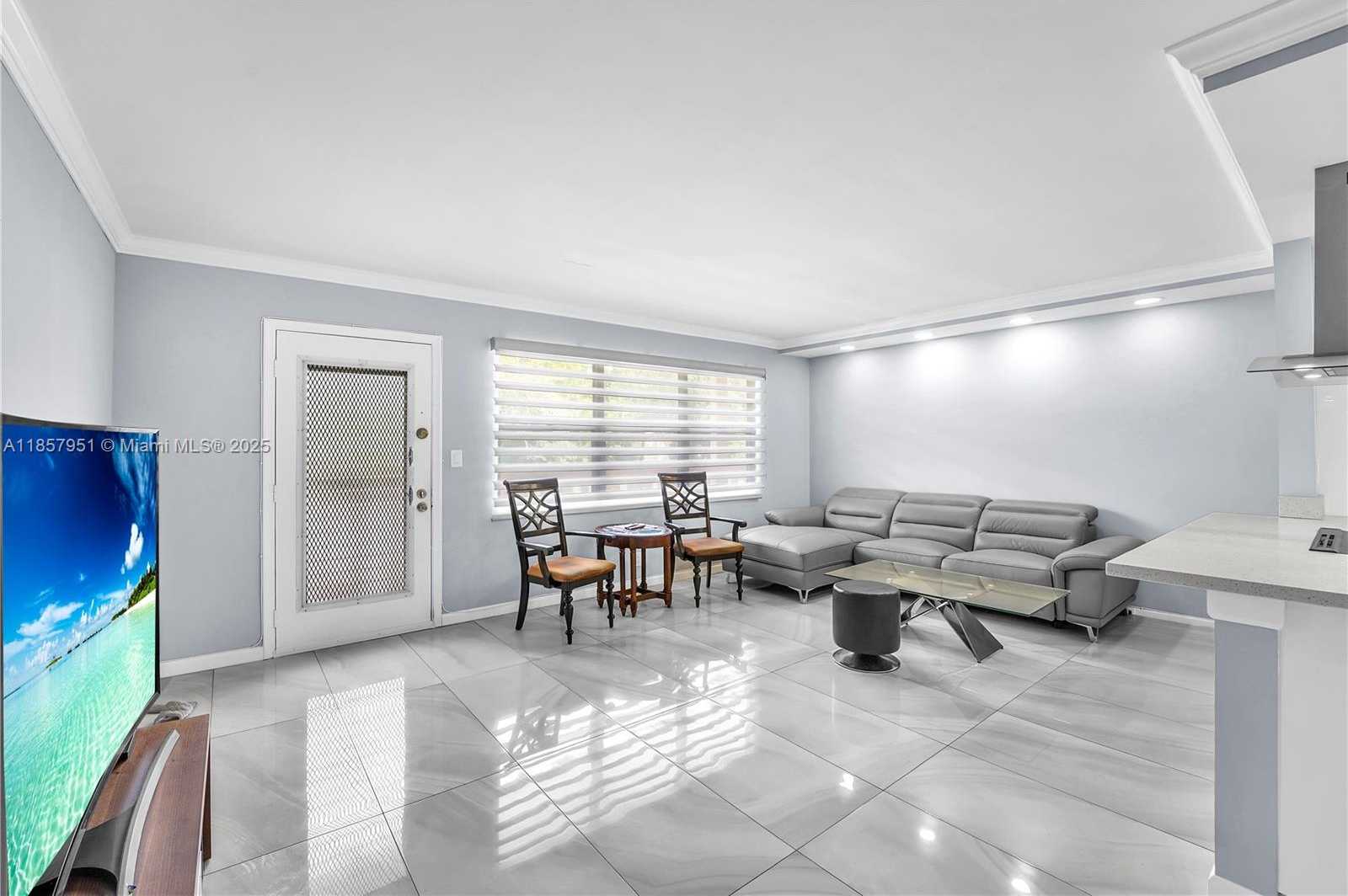 Small Image of 2301 LUCAYA LN #G2, Coconut Creek Number 4