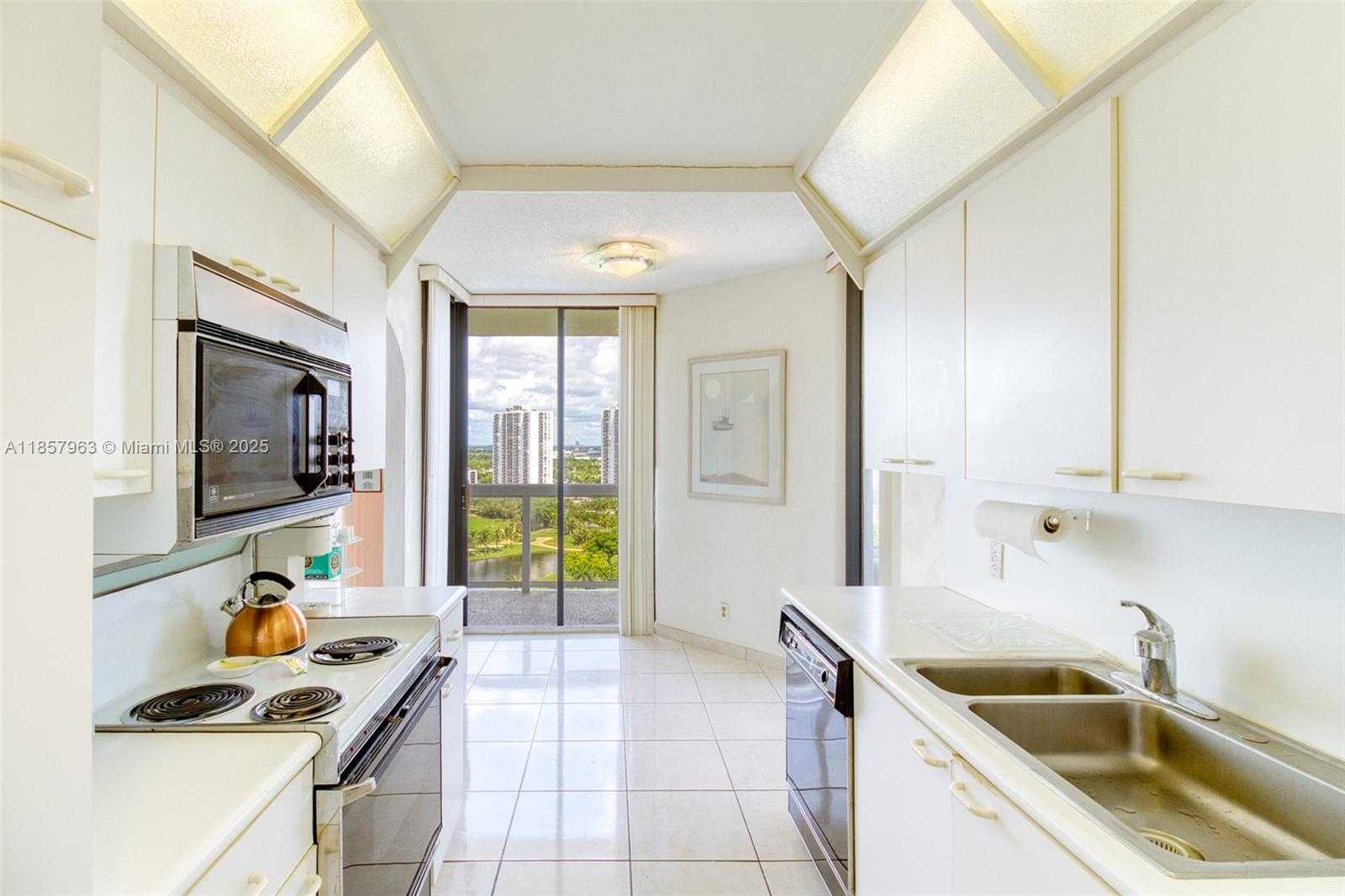 Small Image of 20185 EAST COUNTRY CLUB DR #1709, Aventura Number 12