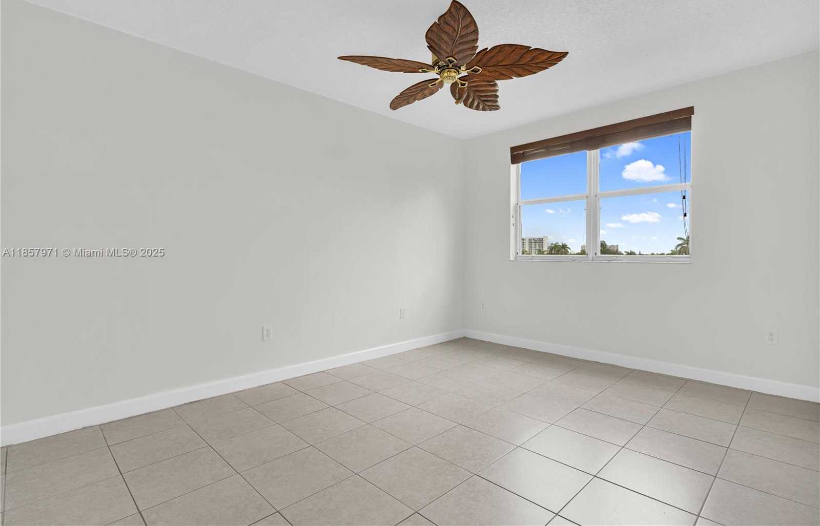 Small Image of 1824 BRICKELL AVE #4D, Miami Number 13
