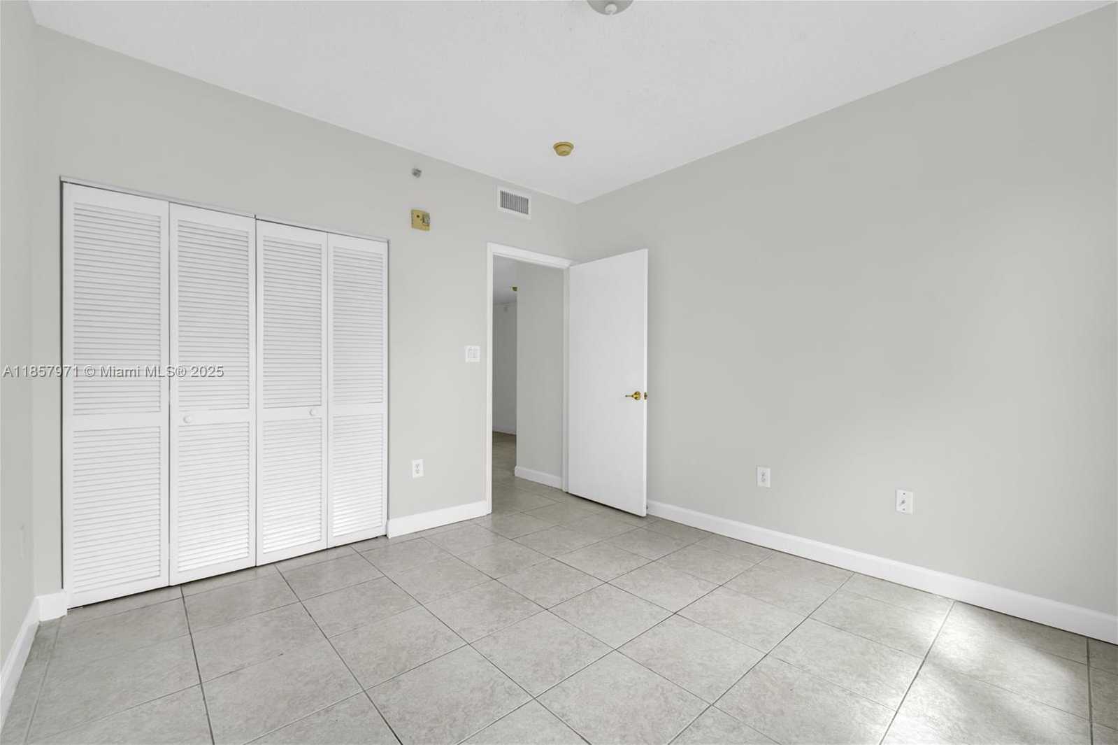 Small Image of 1824 BRICKELL AVE #4D, Miami Number 14