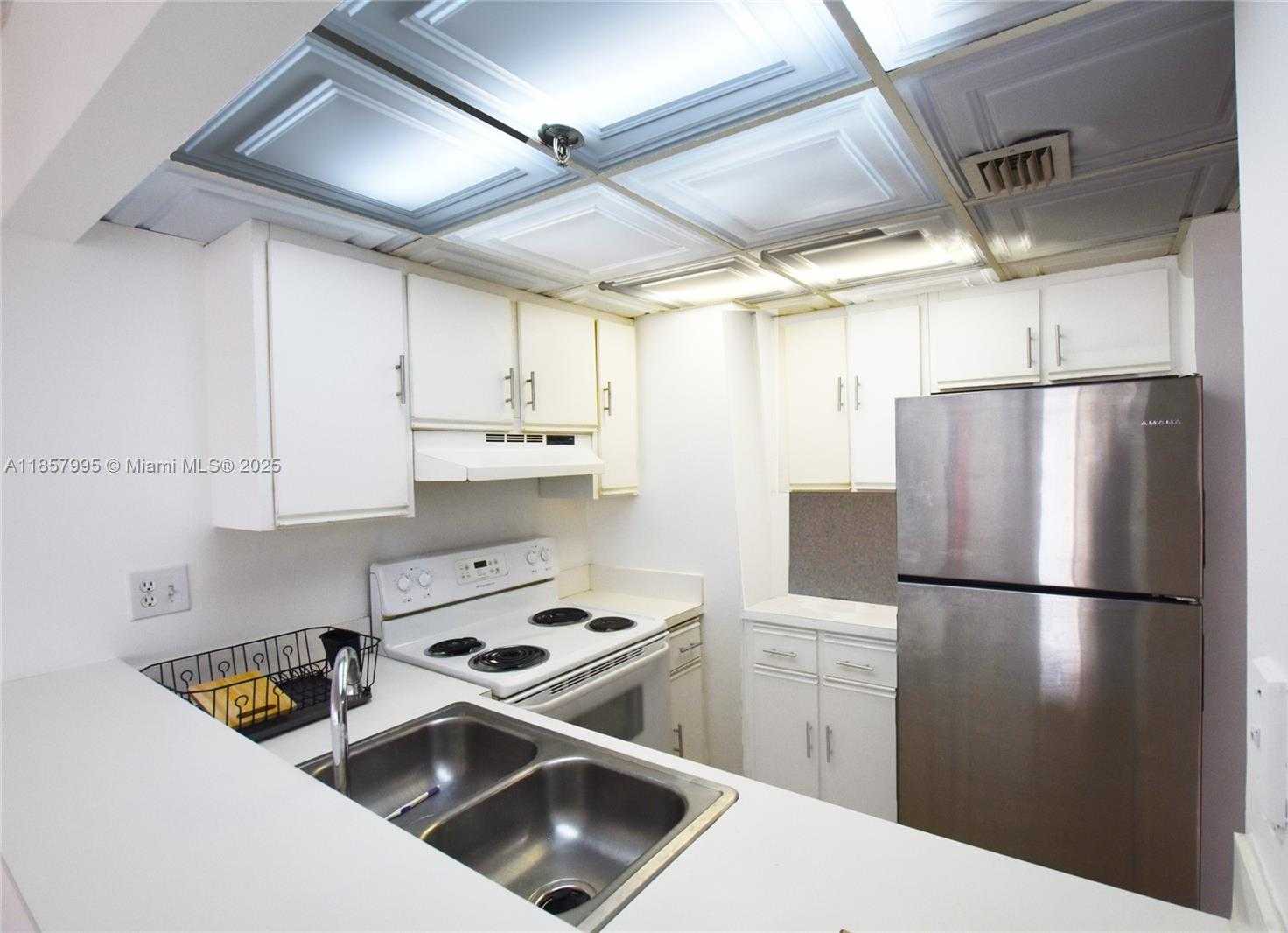Small Image of 540 BRICKELL KEY DR #818, Miami Number 16