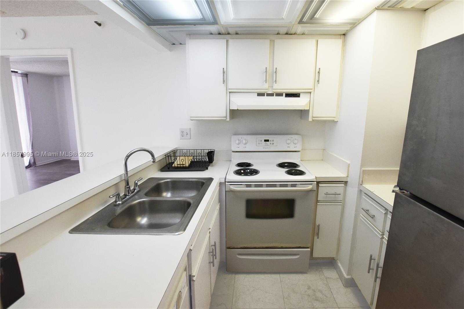 Small Image of 540 BRICKELL KEY DR #818, Miami Number 18