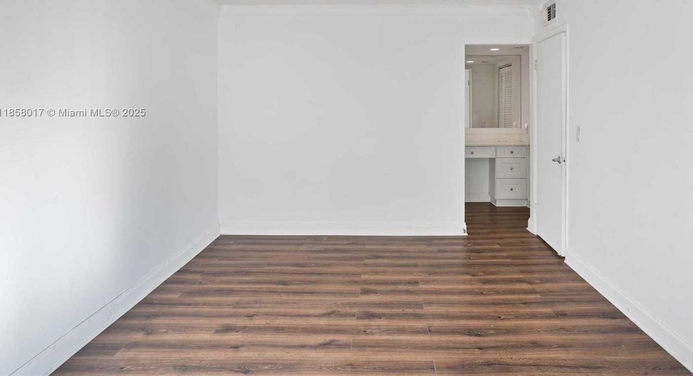 Small Image of 1801 SOUTH TREASURE DR #217, North Bay Village Number 14