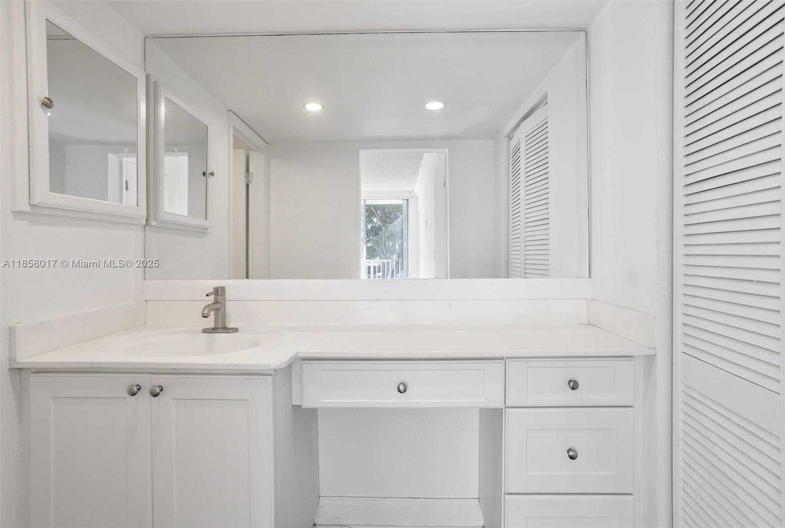 Small Image of 1801 SOUTH TREASURE DR #217, North Bay Village Number 15