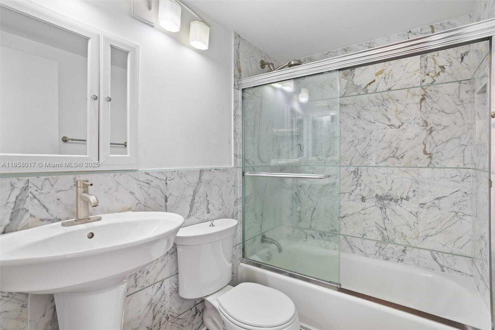 Small Image of 1801 SOUTH TREASURE DR #217, North Bay Village Number 17