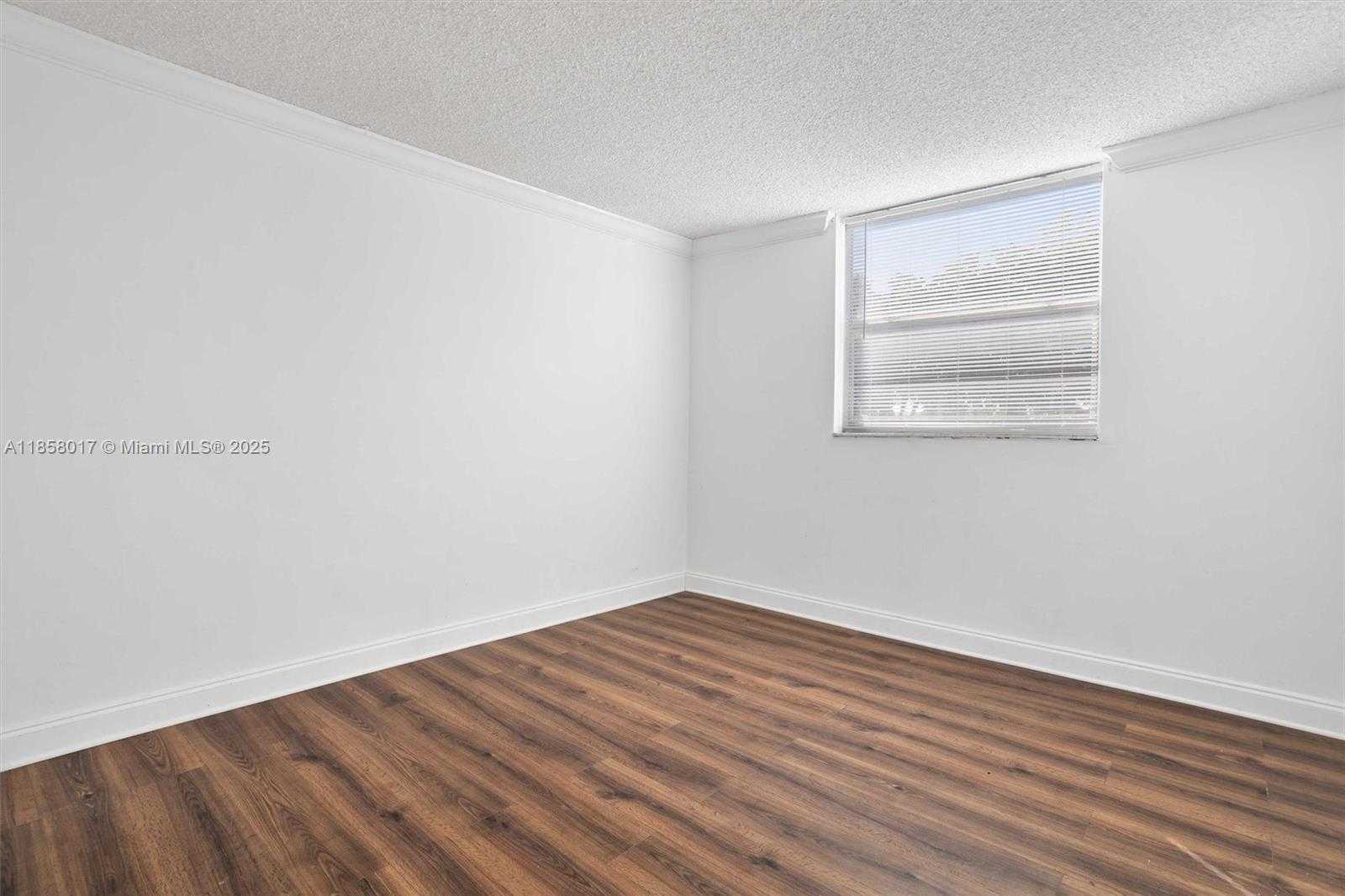 Small Image of 1801 SOUTH TREASURE DR #217, North Bay Village Number 18