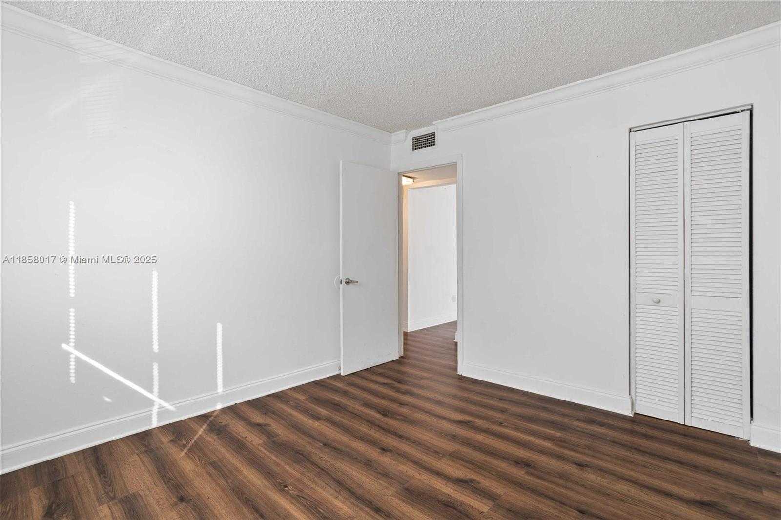 Small Image of 1801 SOUTH TREASURE DR #217, North Bay Village Number 19