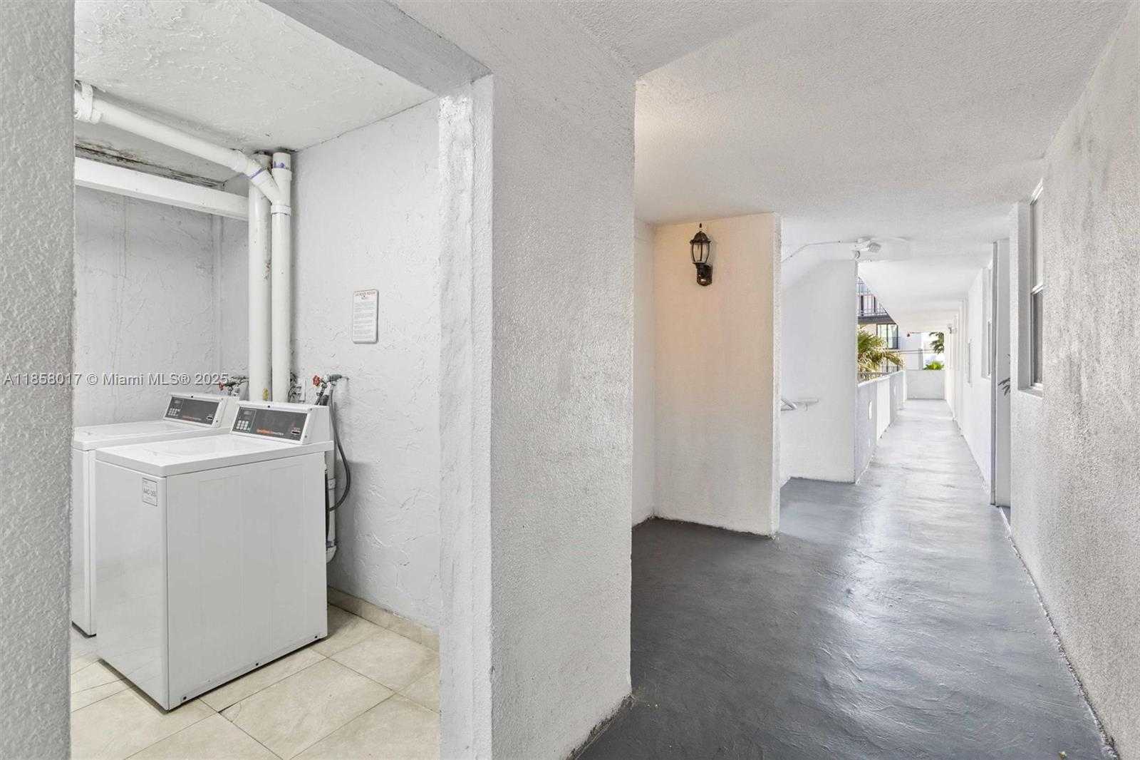 Small Image of 1801 SOUTH TREASURE DR #217, North Bay Village Number 21