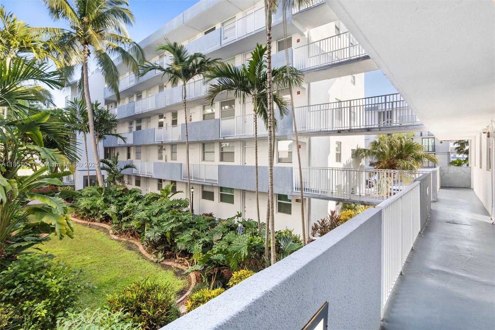 Small Image of 1801 SOUTH TREASURE DR #217, North Bay Village Number 26