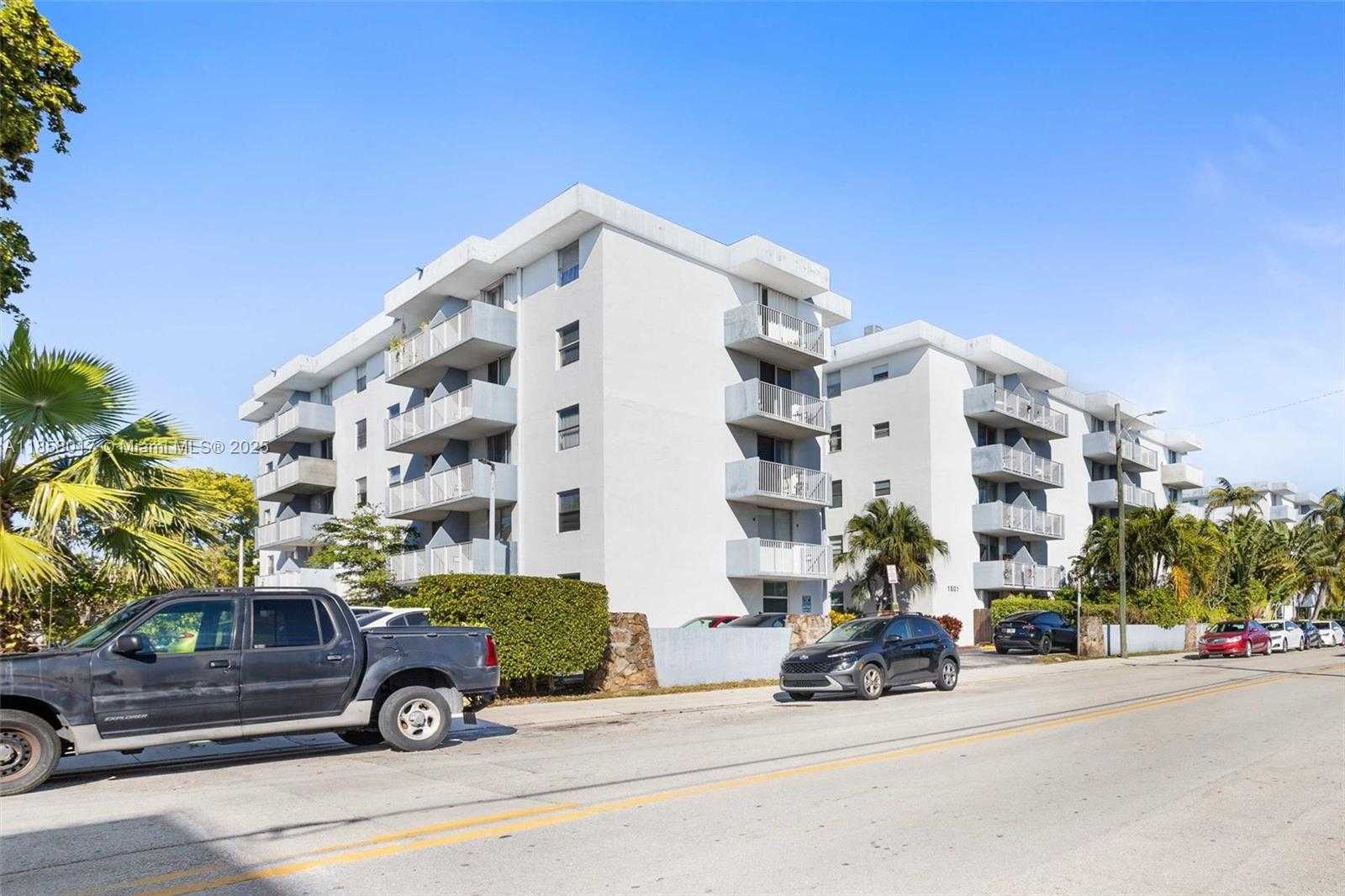 Small Image of 1801 SOUTH TREASURE DR #217, North Bay Village Number 31