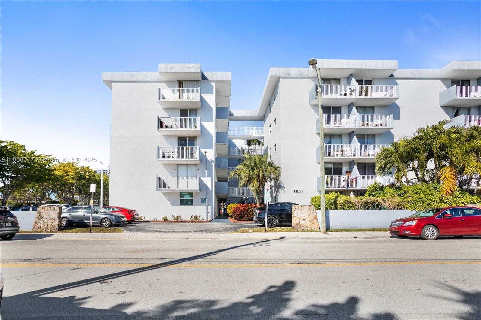 Small Image of 1801 SOUTH TREASURE DR #217, North Bay Village Number 37