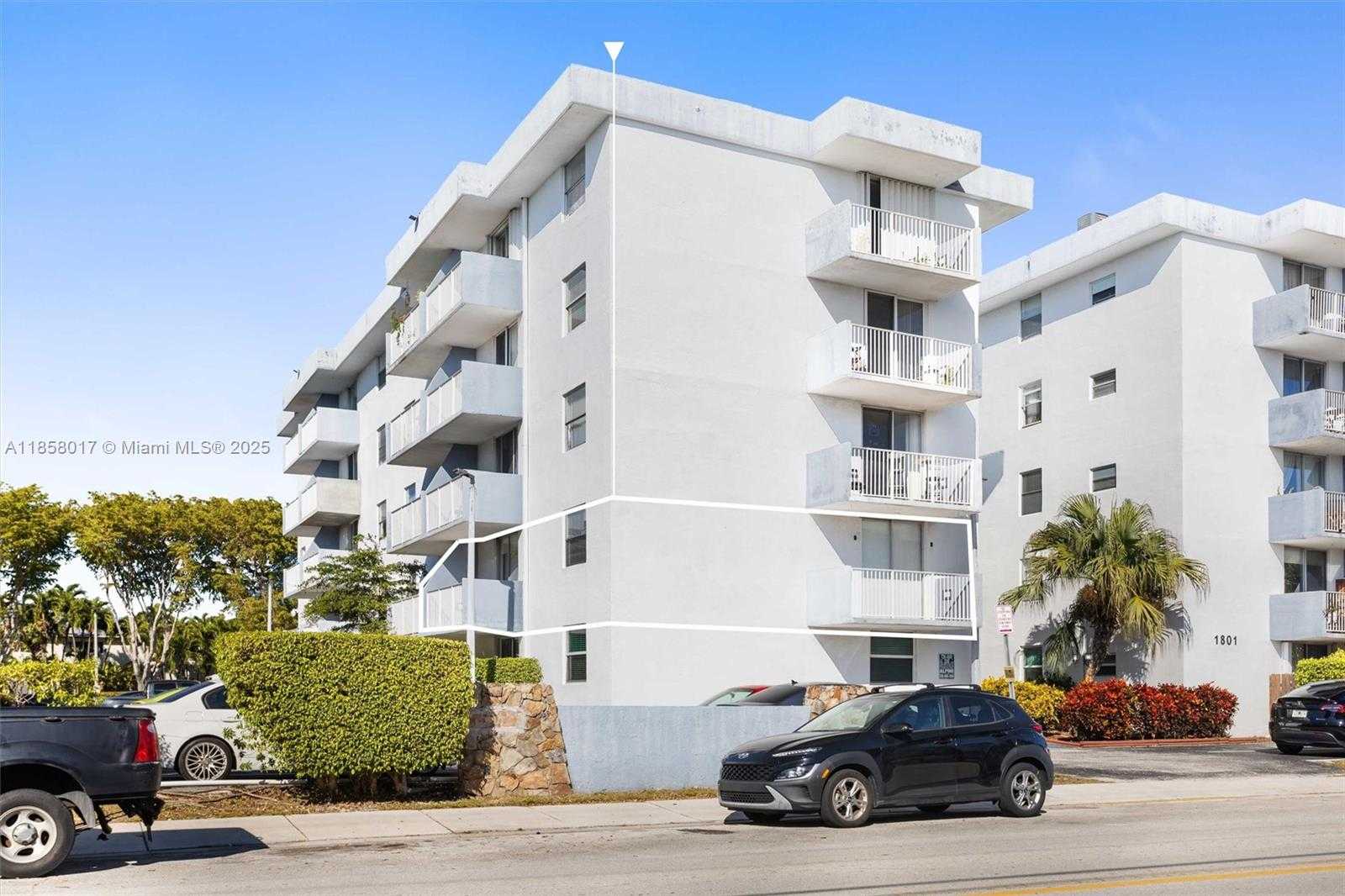 Small Image of 1801 SOUTH TREASURE DR #217, North Bay Village Number 38
