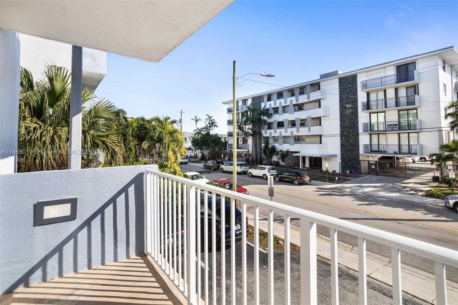 Small Image of 1801 SOUTH TREASURE DR #217, North Bay Village Number 5