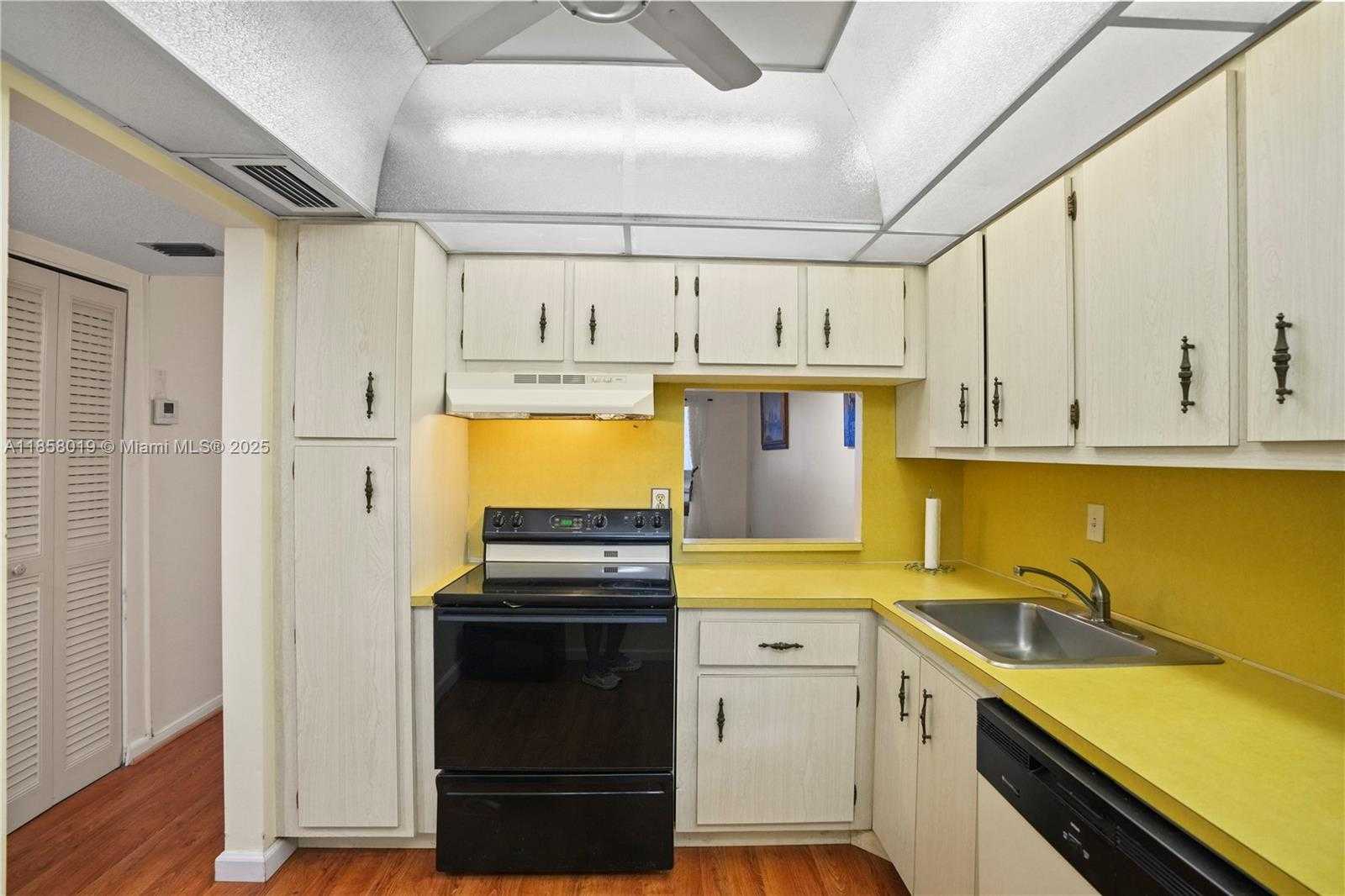 Small Image of 3170 HOLIDAY SPRINGS BLVD #203, Margate Number 11