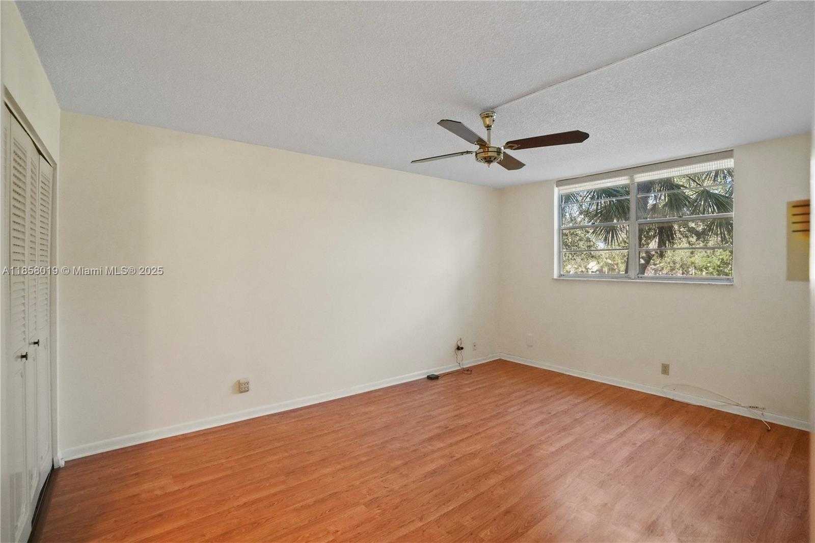 Small Image of 3170 HOLIDAY SPRINGS BLVD #203, Margate Number 12