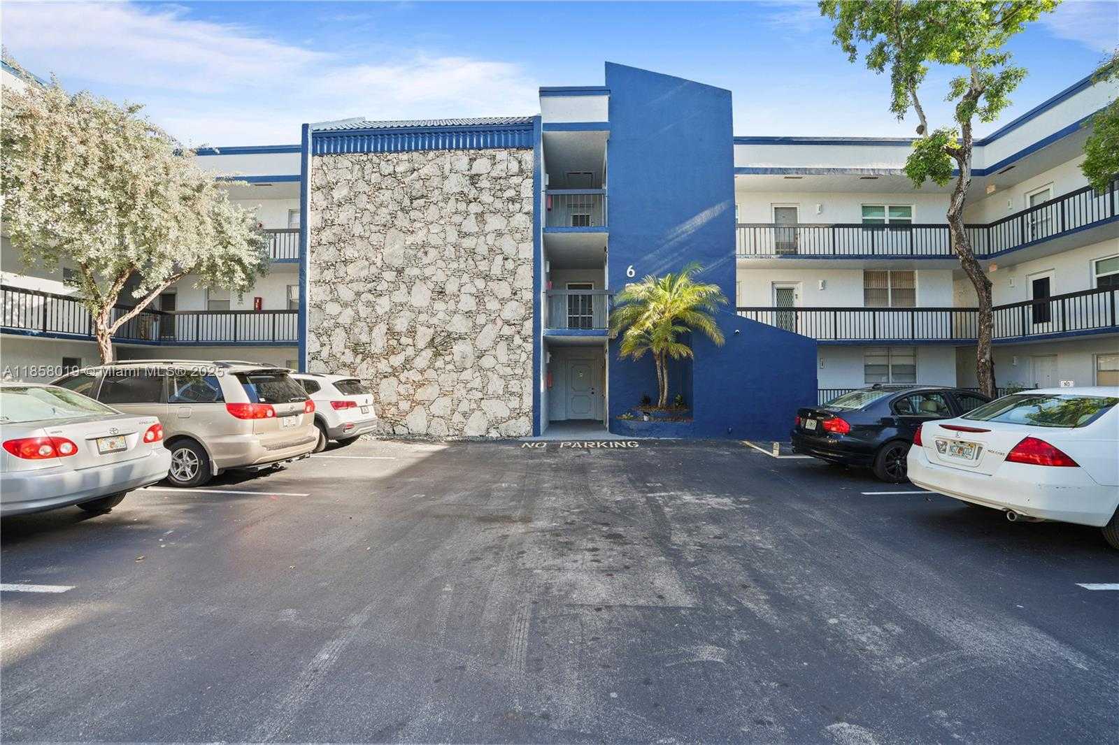 Small Image of 3170 HOLIDAY SPRINGS BLVD #203, Margate Number 24