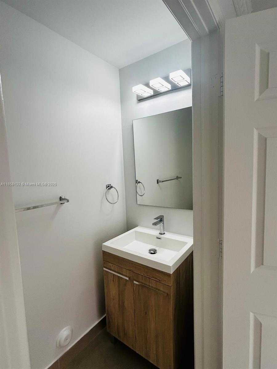 Small Image of 3174 SOUTH WEST 153RD CT, Miami Number 19