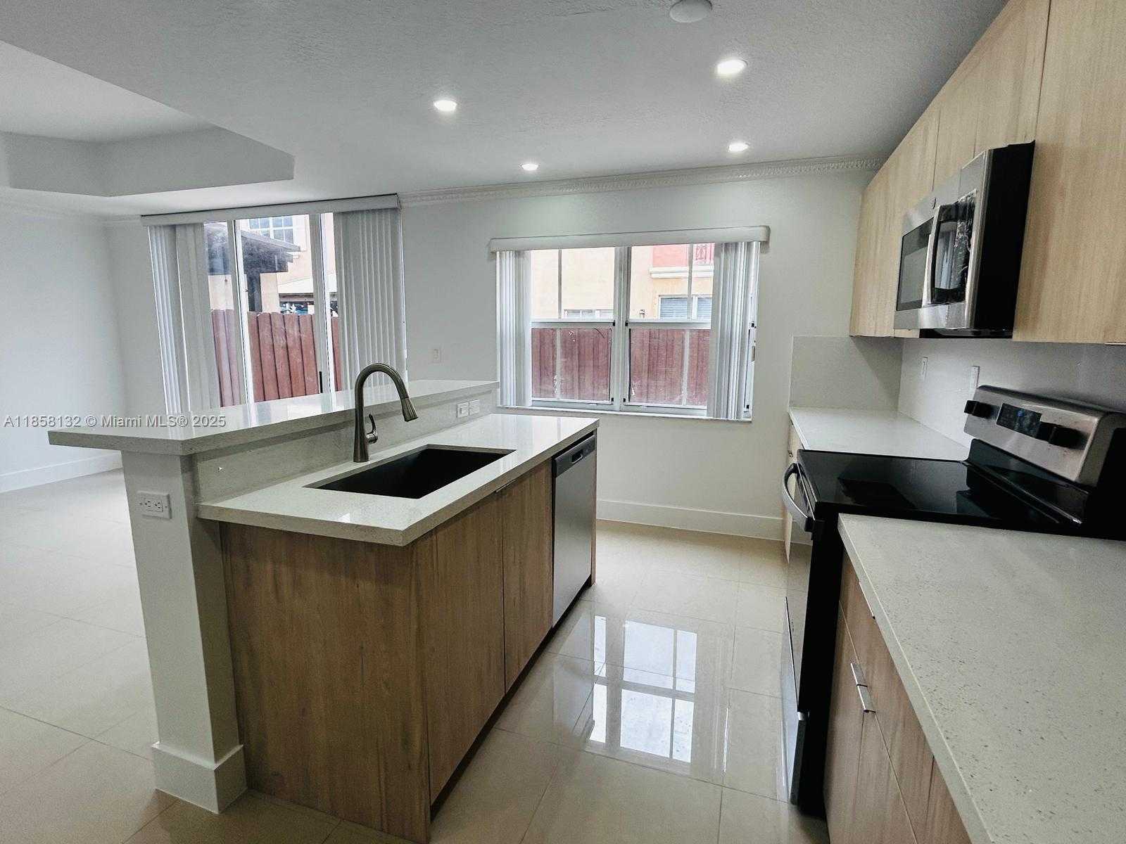 Small Image of 3174 SOUTH WEST 153RD CT, Miami Number 7