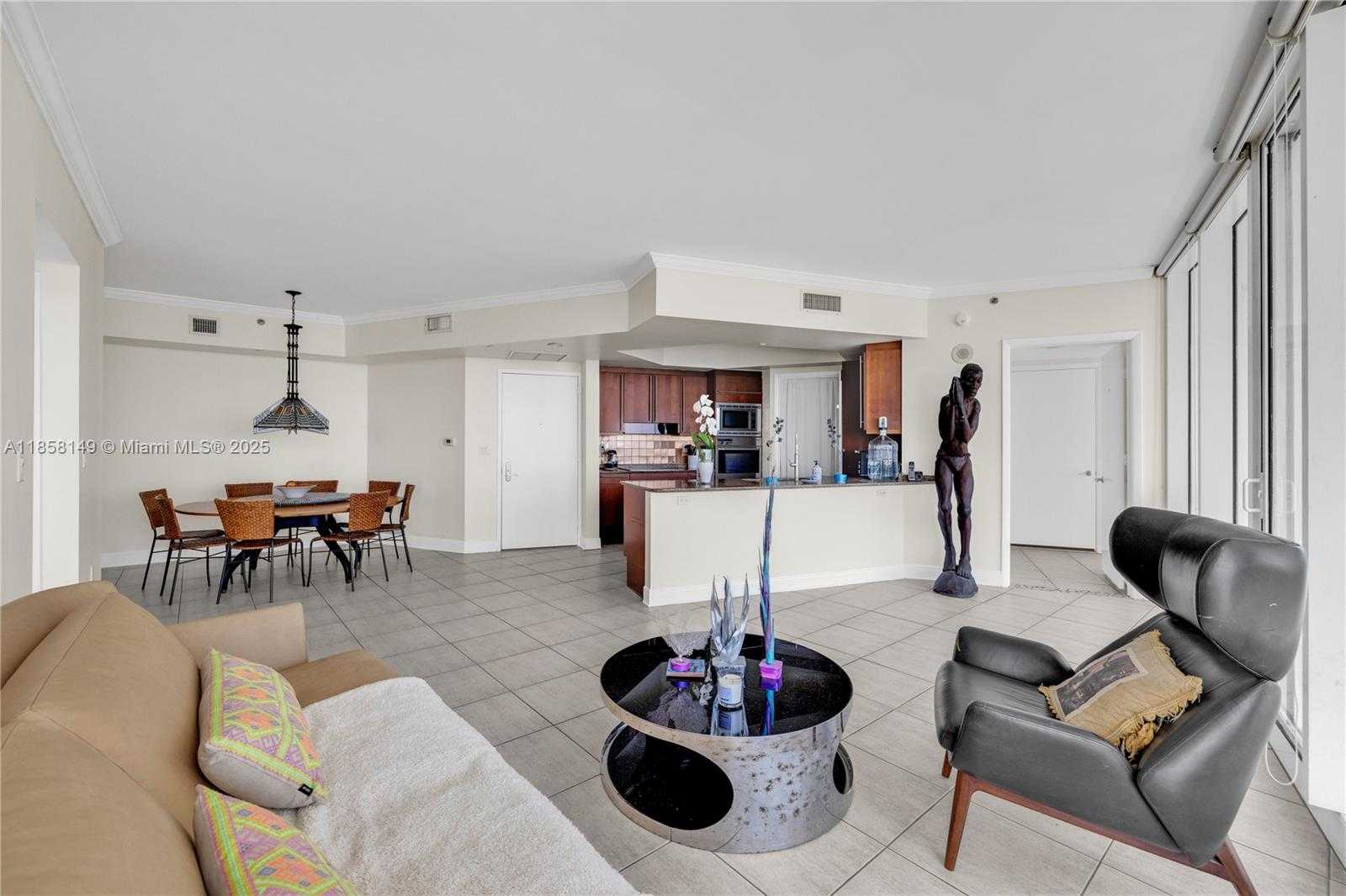Small Image of 1000 SOUTH POINTE DR #1505, Miami Beach Number 13