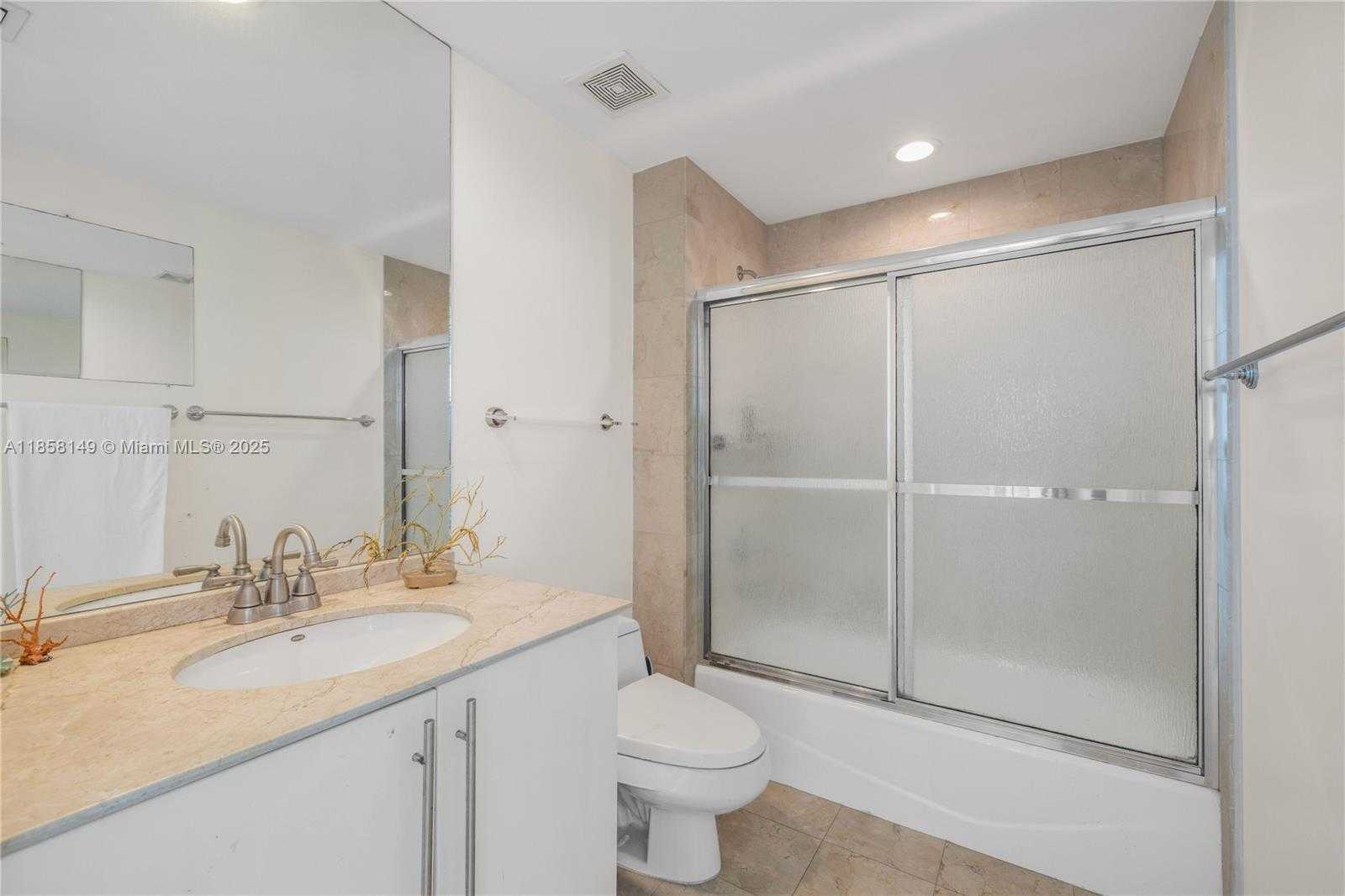 Small Image of 1000 SOUTH POINTE DR #1505, Miami Beach Number 16