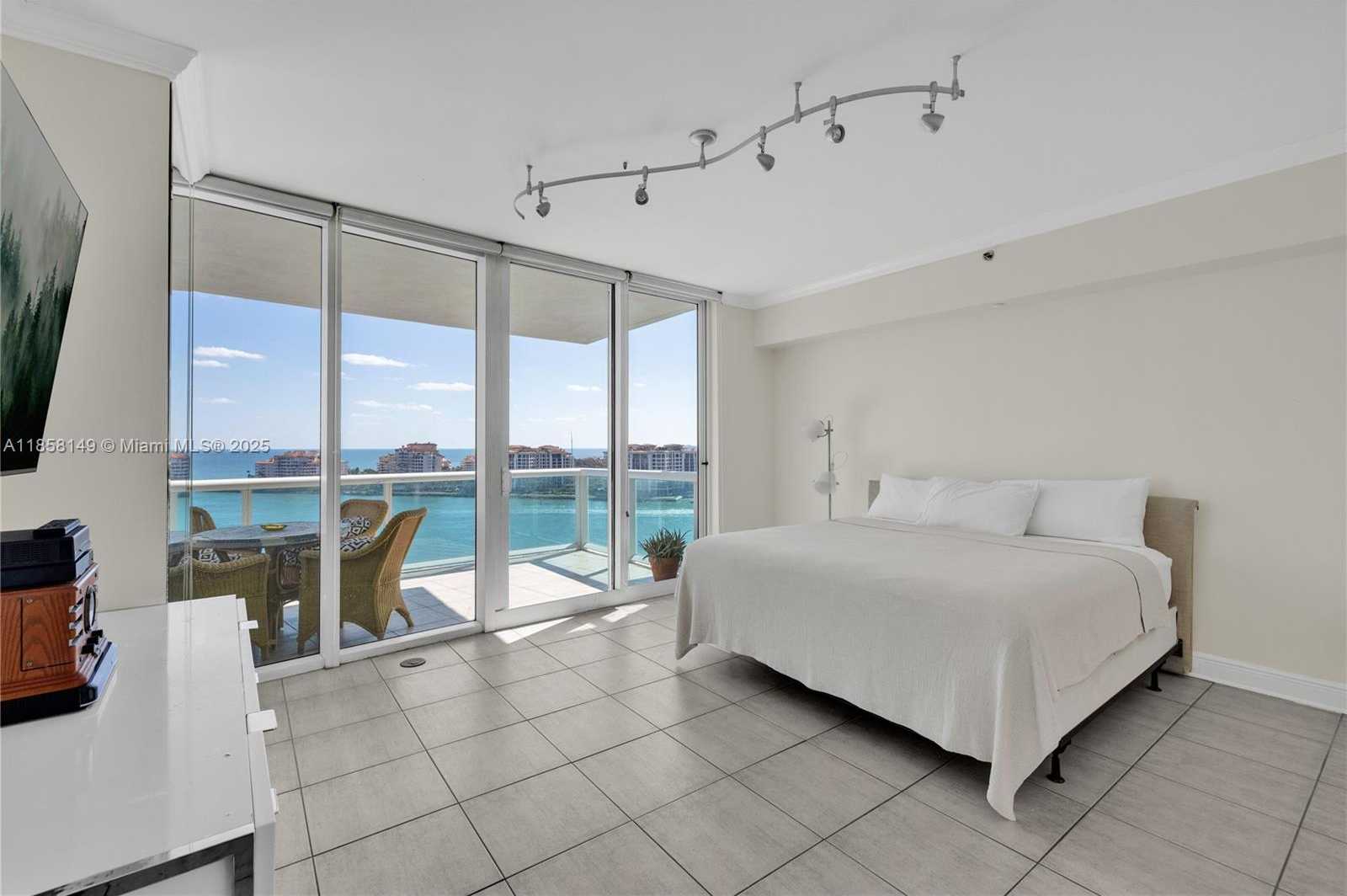Small Image of 1000 SOUTH POINTE DR #1505, Miami Beach Number 17