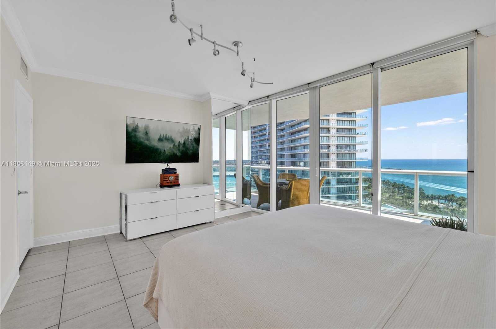 Small Image of 1000 SOUTH POINTE DR #1505, Miami Beach Number 19