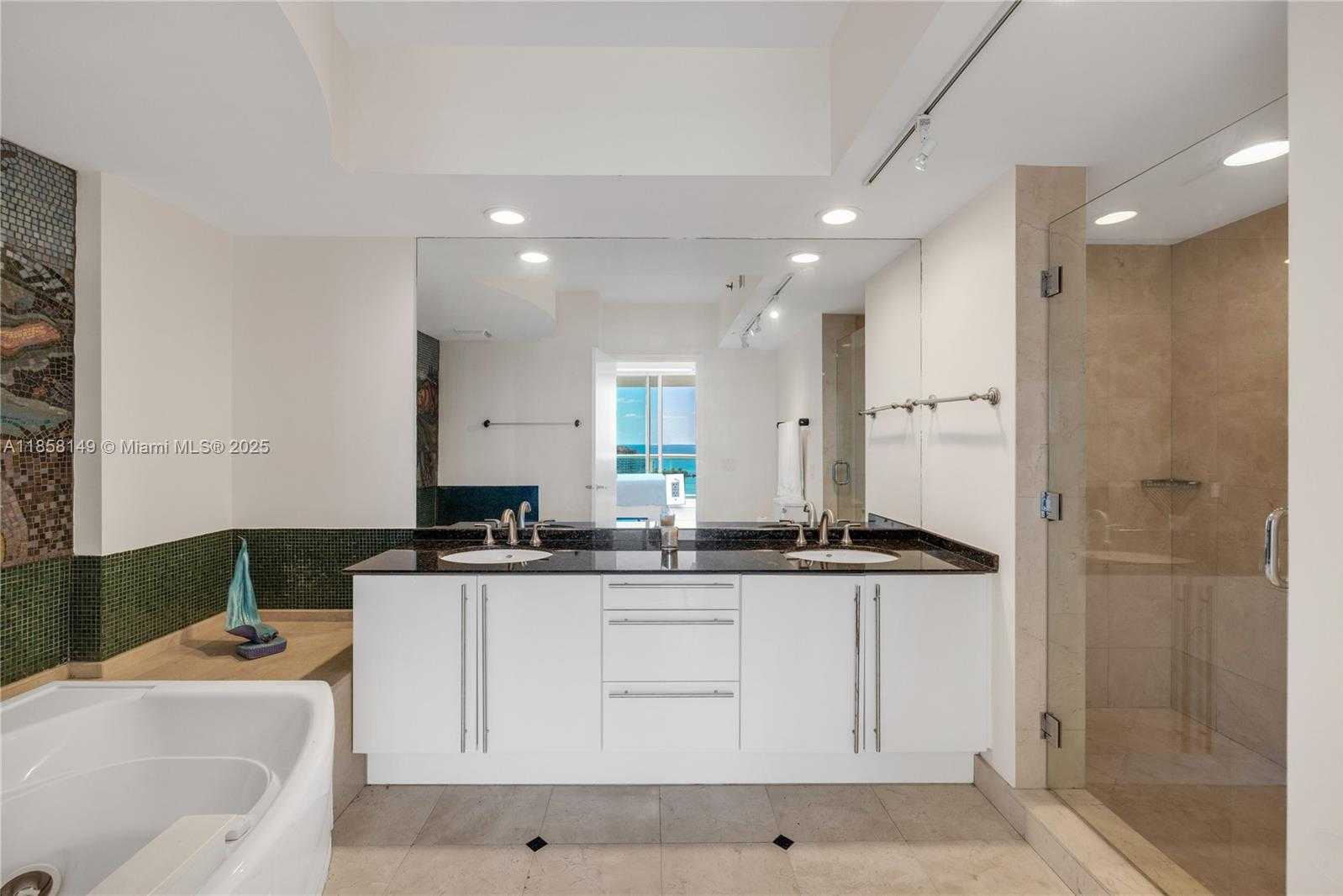 Small Image of 1000 SOUTH POINTE DR #1505, Miami Beach Number 20