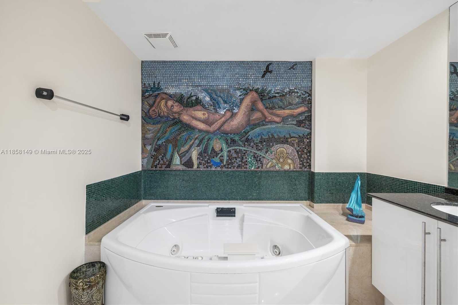 Small Image of 1000 SOUTH POINTE DR #1505, Miami Beach Number 21