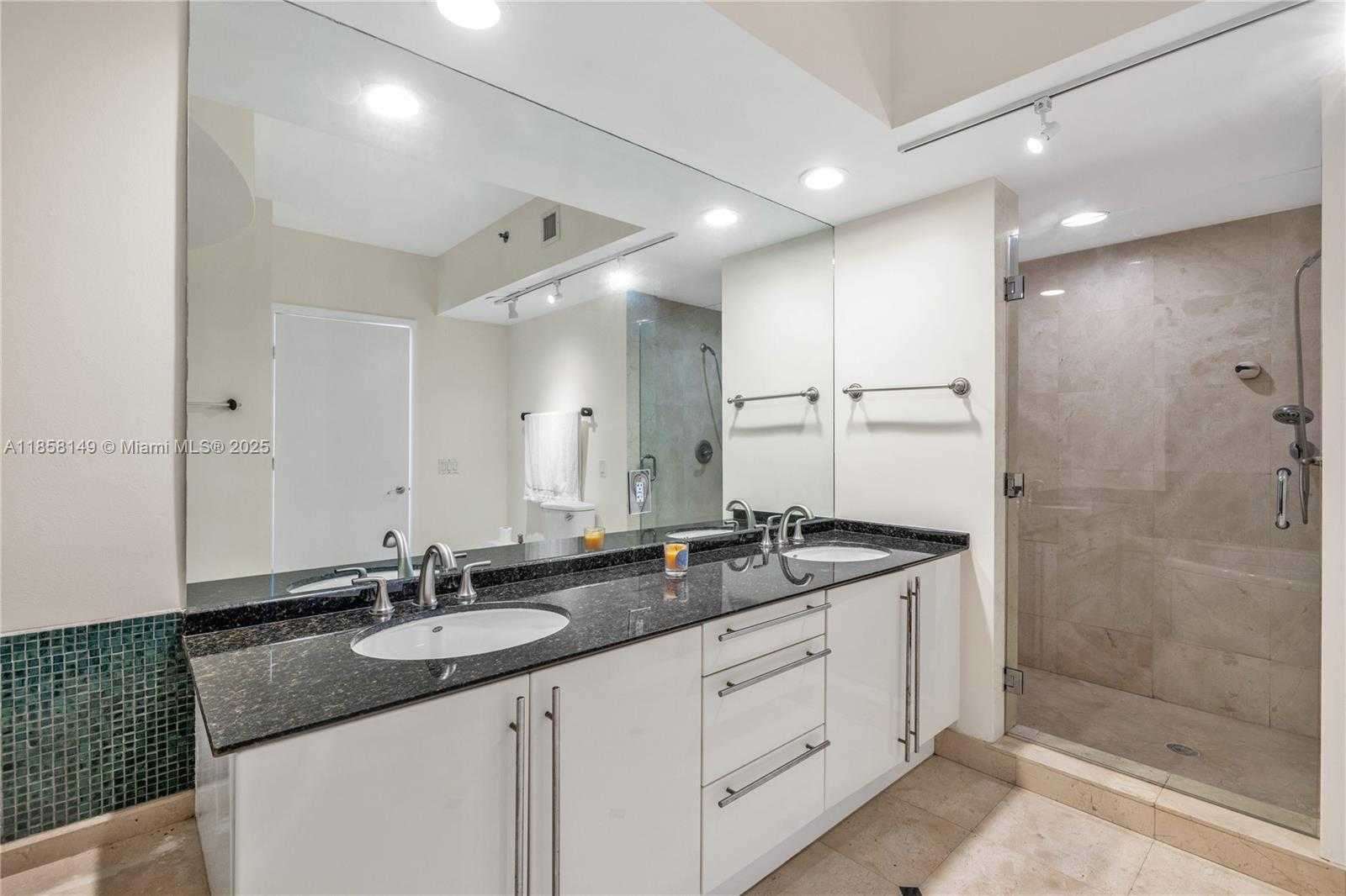 Small Image of 1000 SOUTH POINTE DR #1505, Miami Beach Number 22