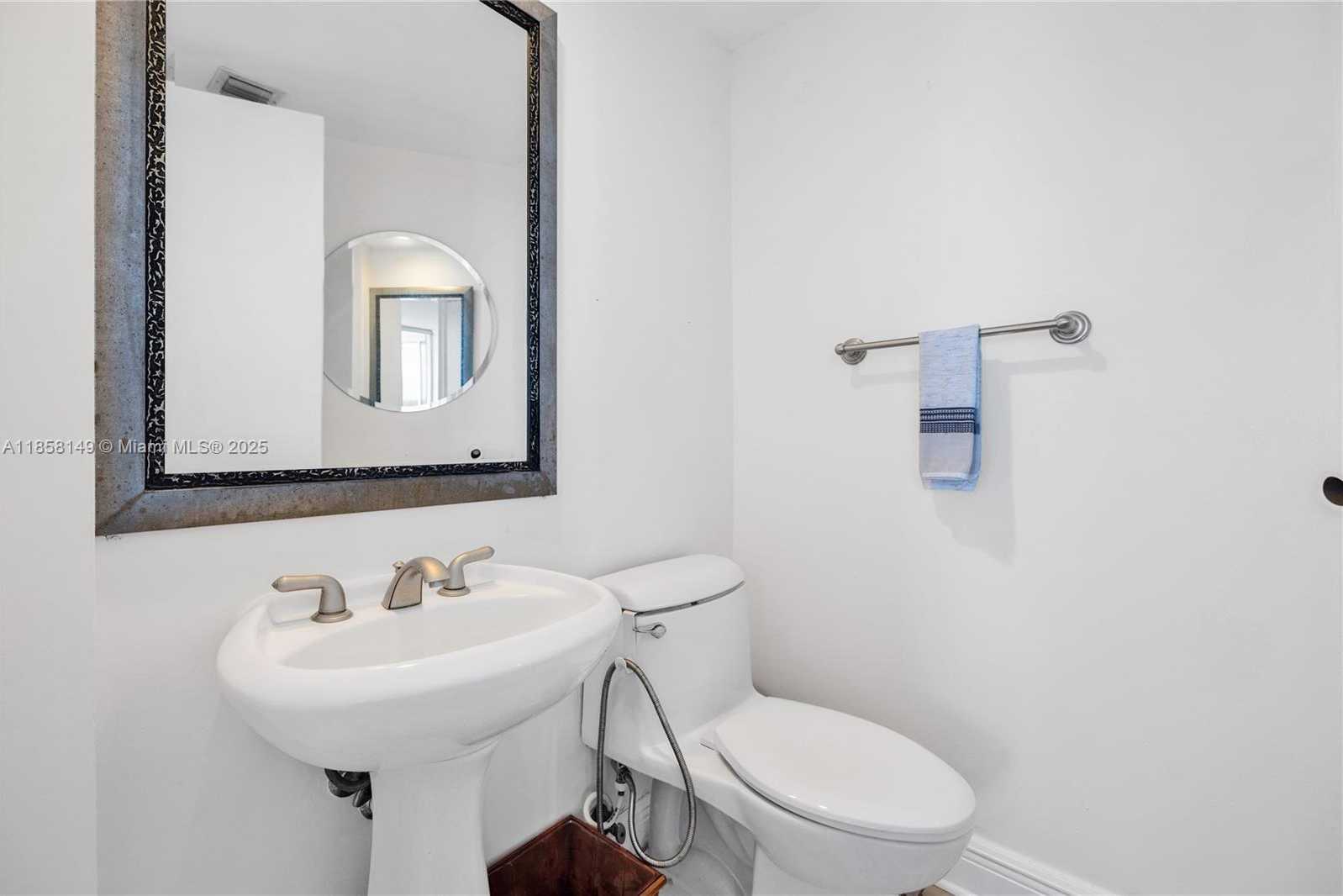 Small Image of 1000 SOUTH POINTE DR #1505, Miami Beach Number 24
