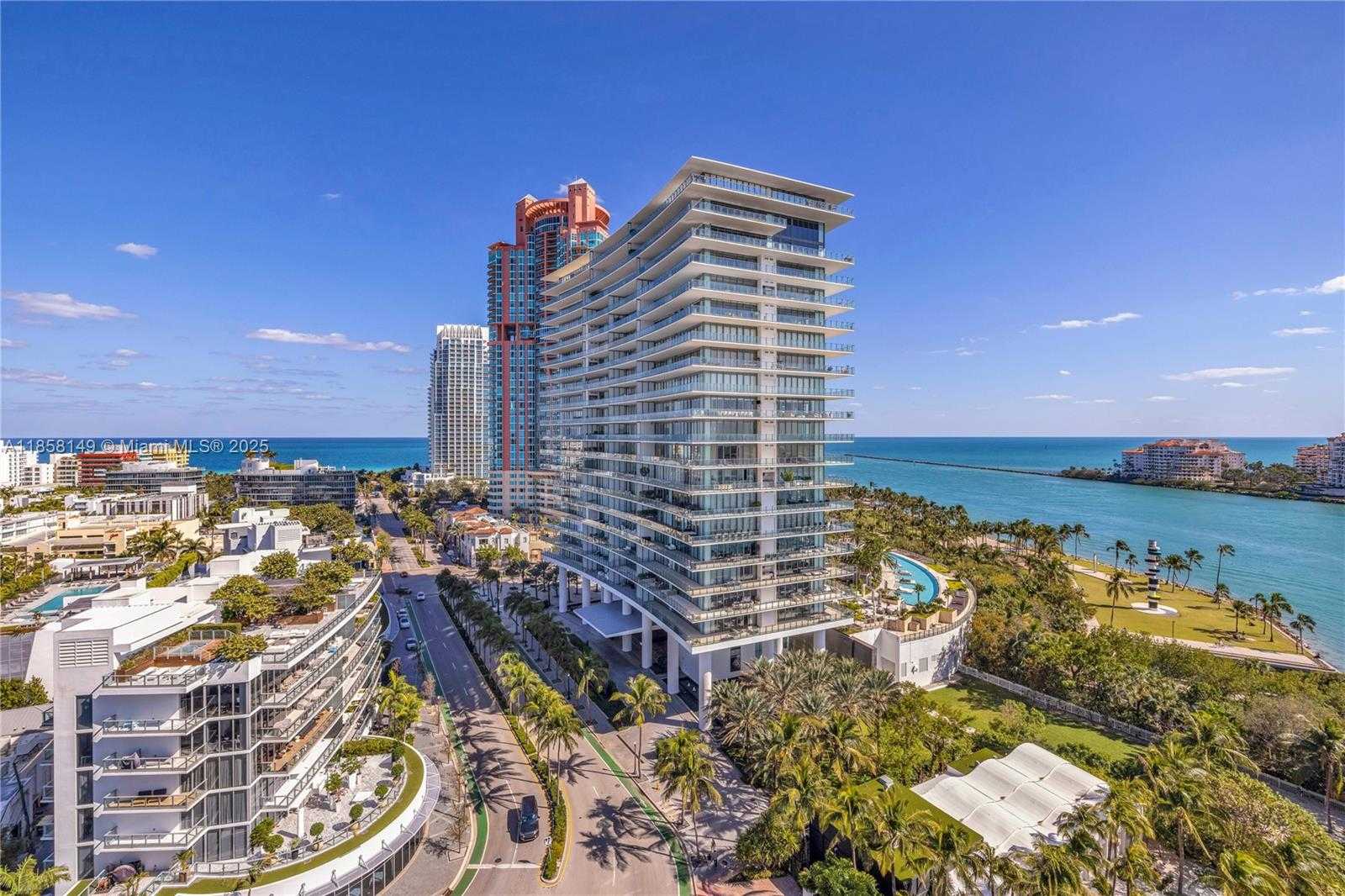 Small Image of 1000 SOUTH POINTE DR #1505, Miami Beach Number 3