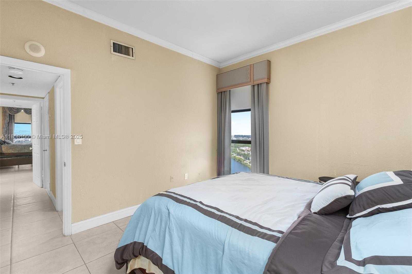 Small Image of Aventura Number 54