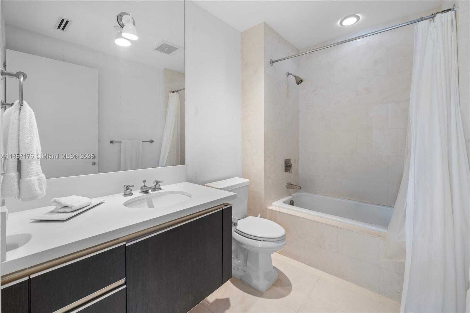 Small Image of 7133 FISHER ISLAND DR #7133, Miami Beach Number 51