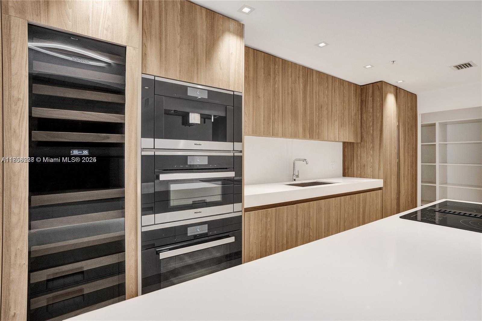 Small Image of 1415 SUNSET HARBOUR DR #202, Miami Beach Number 12