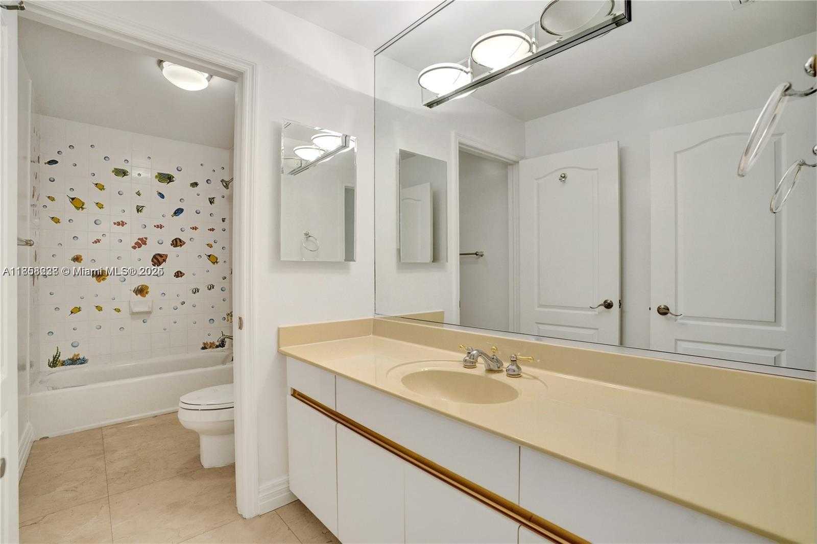 Small Image of 1415 SUNSET HARBOUR DR #202, Miami Beach Number 30