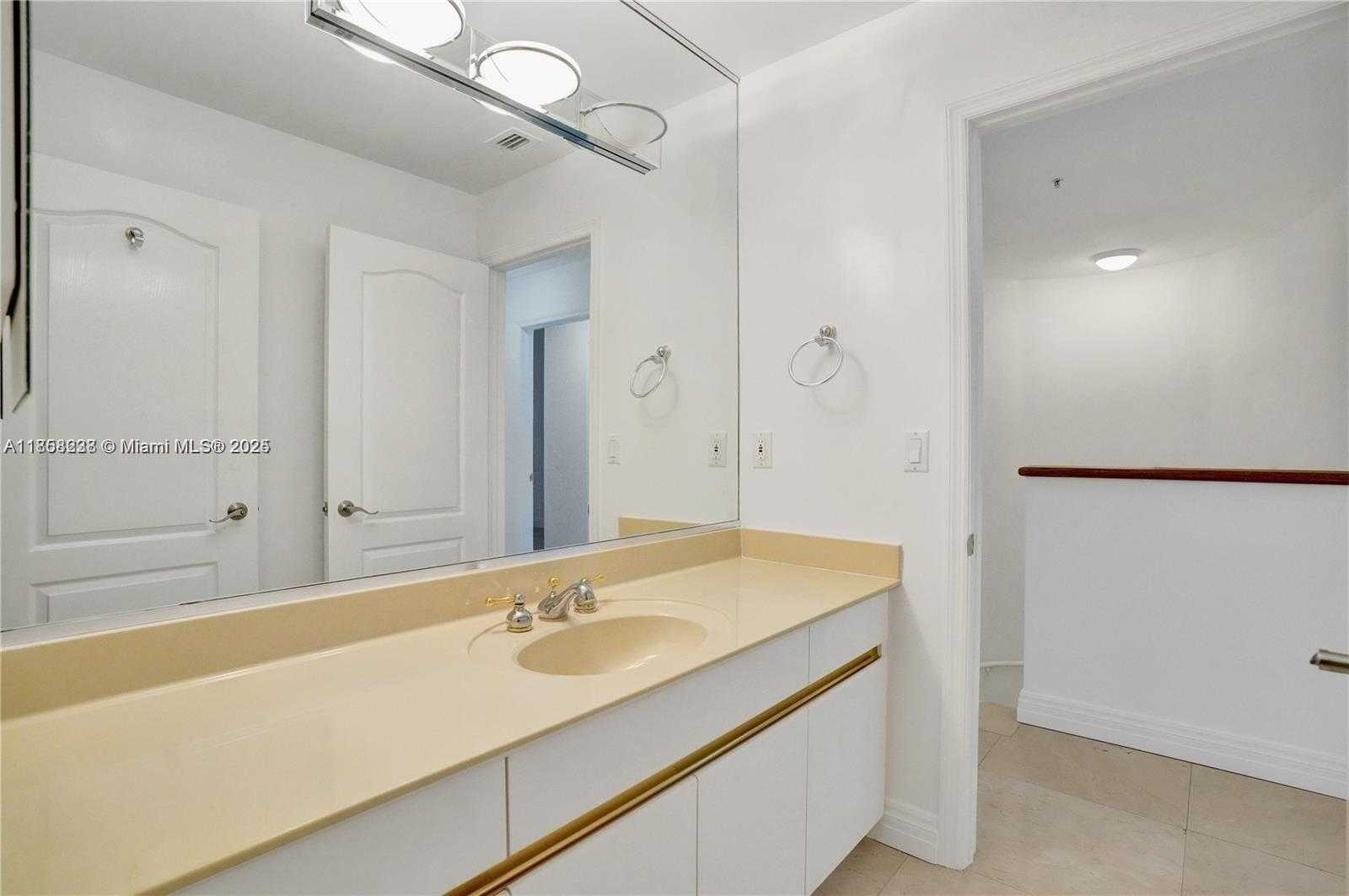Small Image of 1415 SUNSET HARBOUR DR #202, Miami Beach Number 31