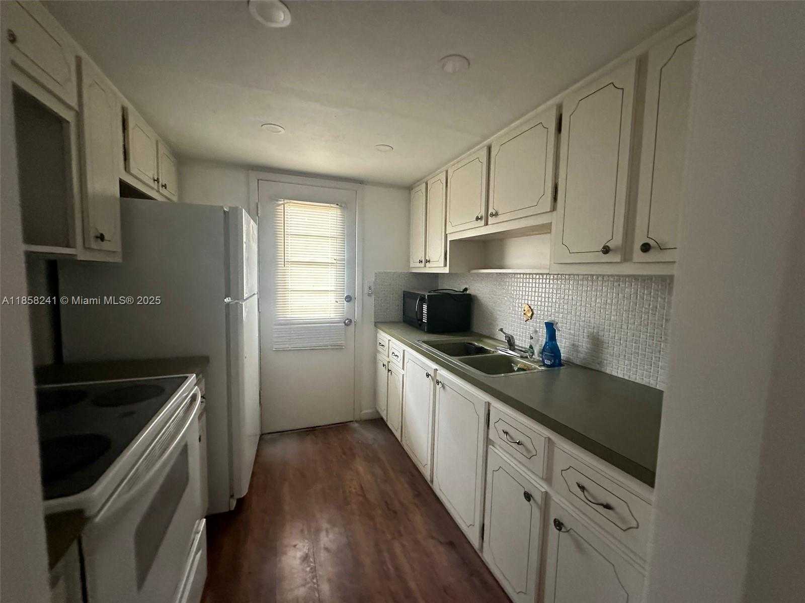 Small Image of 12590 NORTH EAST 16TH AVE #405, North Miami Number 7