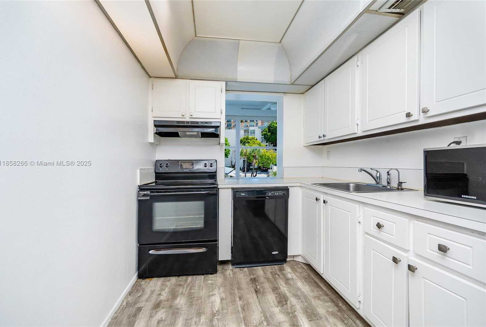 Small Image of 17570 ATLANTIC BLVD #318, Sunny Isles Beach Number 13