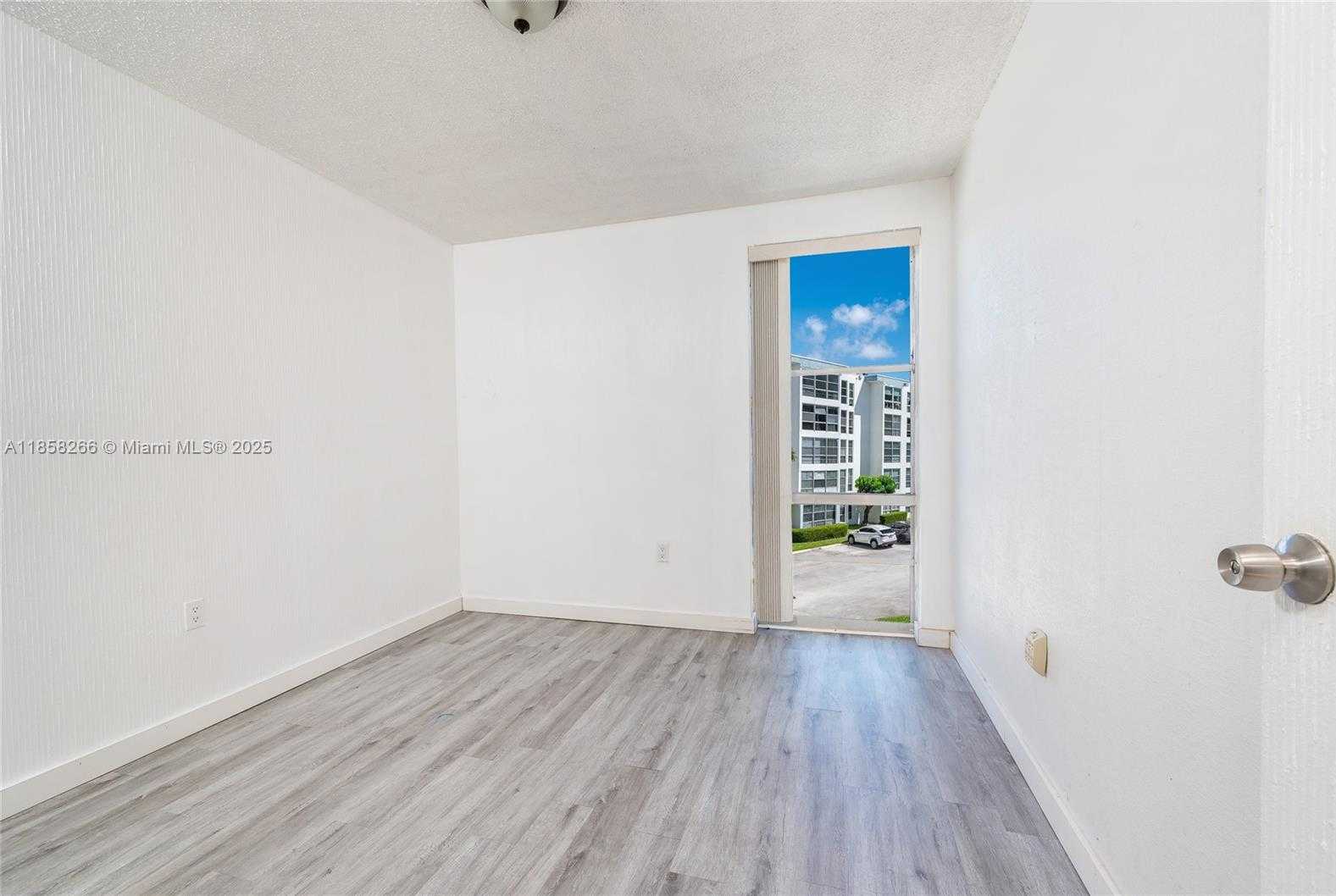 Small Image of 17570 ATLANTIC BLVD #318, Sunny Isles Beach Number 16