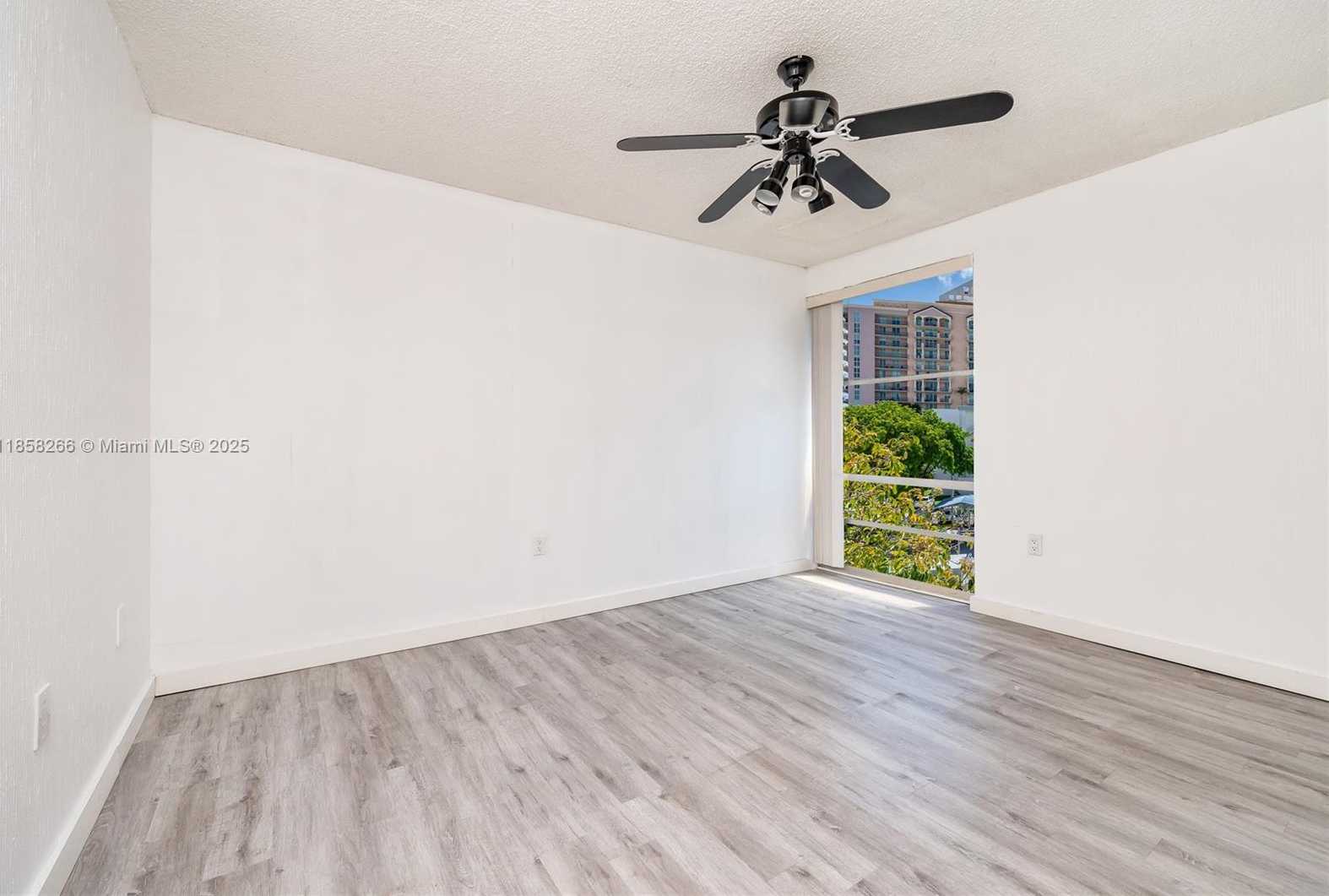 Small Image of 17570 ATLANTIC BLVD #318, Sunny Isles Beach Number 18