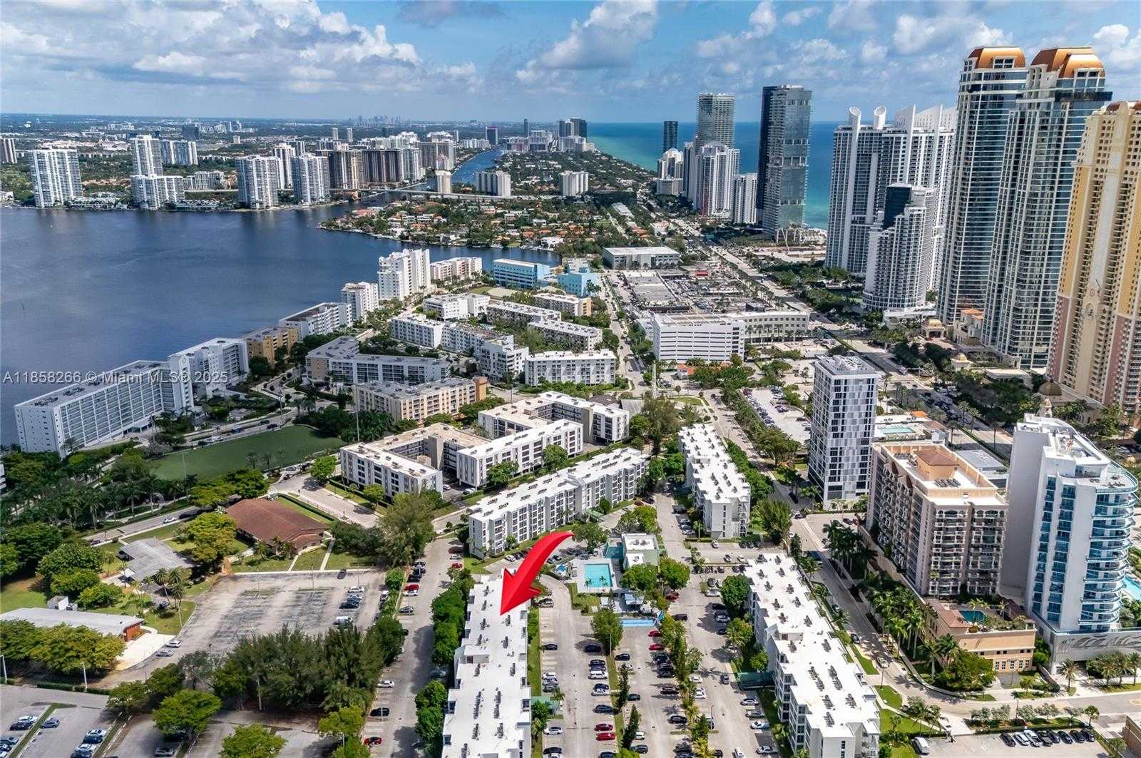 Small Image of 17570 ATLANTIC BLVD #318, Sunny Isles Beach Number 27
