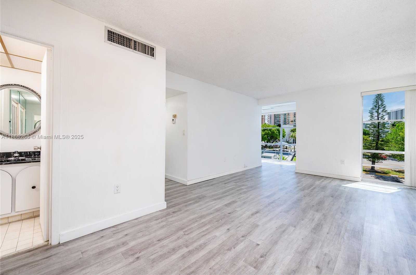 Small Image of 17570 ATLANTIC BLVD #318, Sunny Isles Beach Number 5