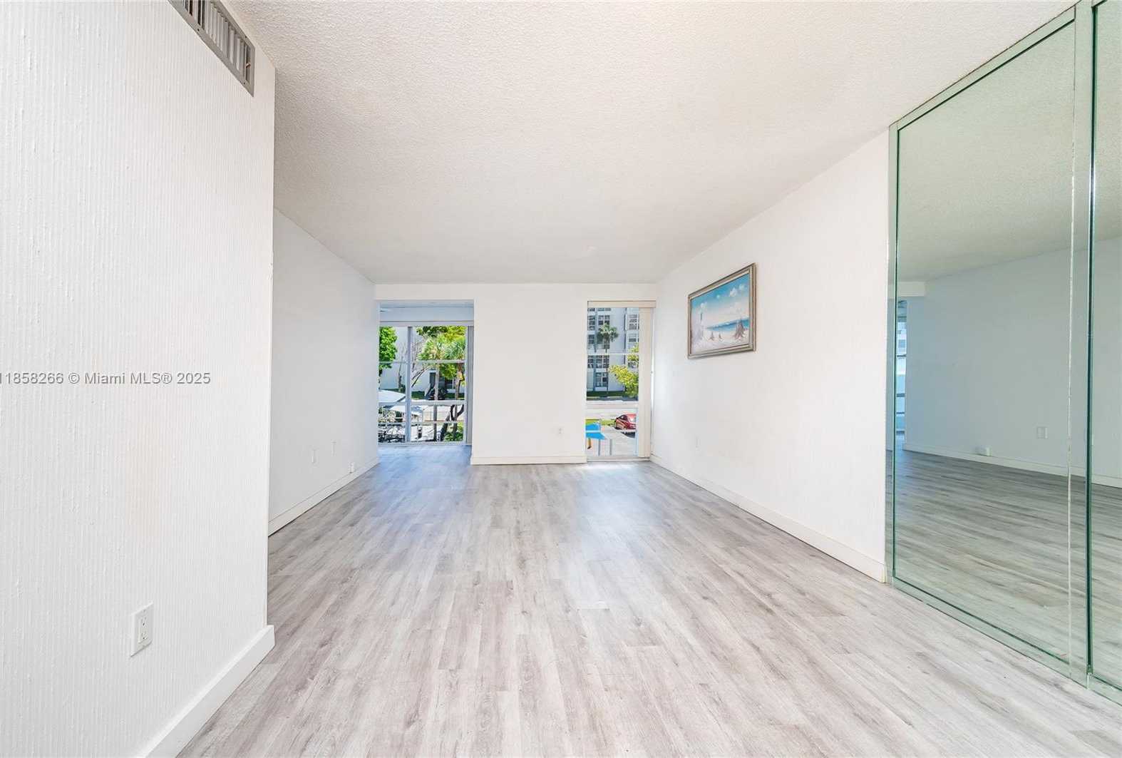 Small Image of 17570 ATLANTIC BLVD #318, Sunny Isles Beach Number 6