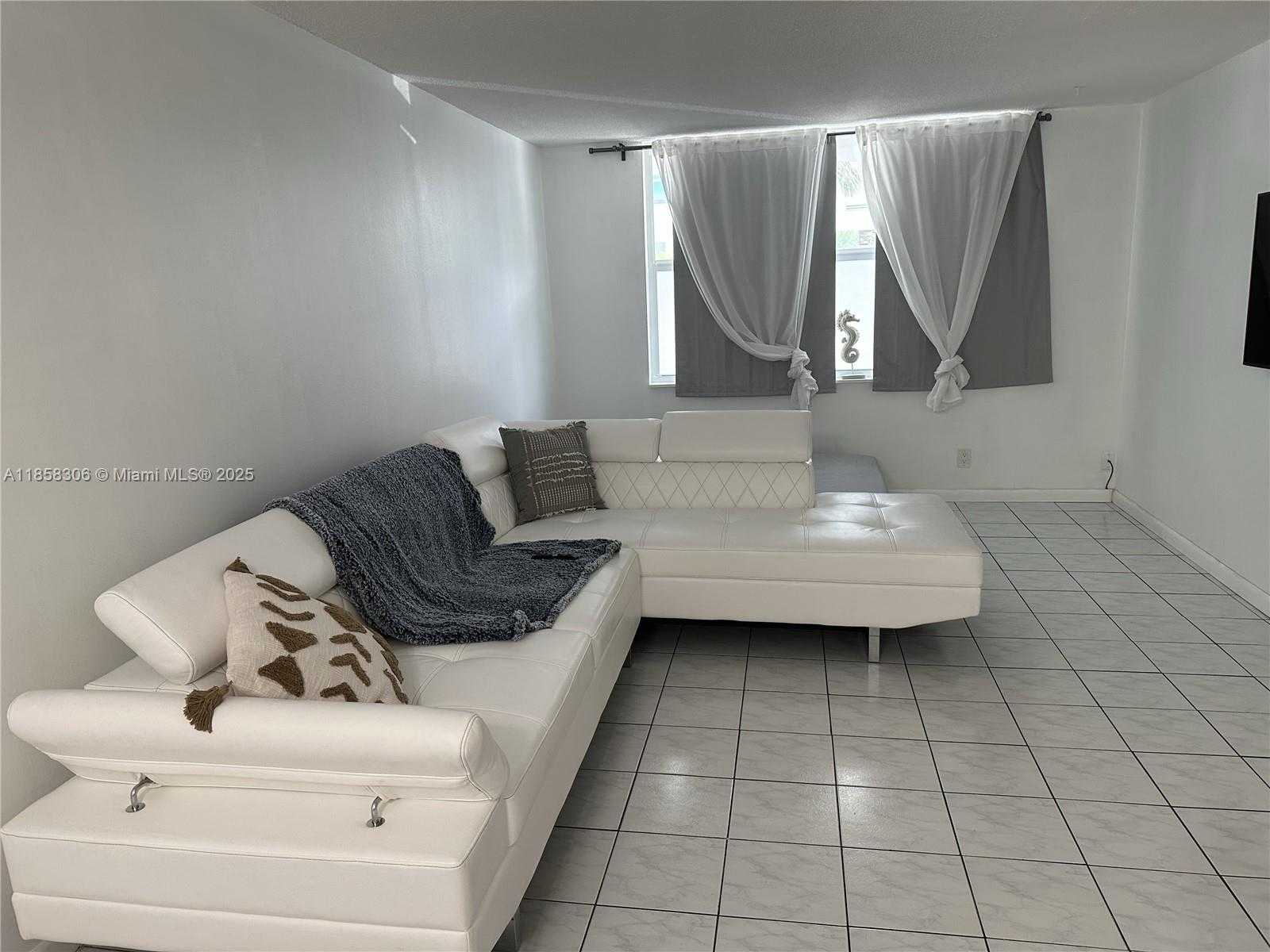 Small Image of 1913 SOUTH OCEAN DR #111, Hallandale Beach Number 4