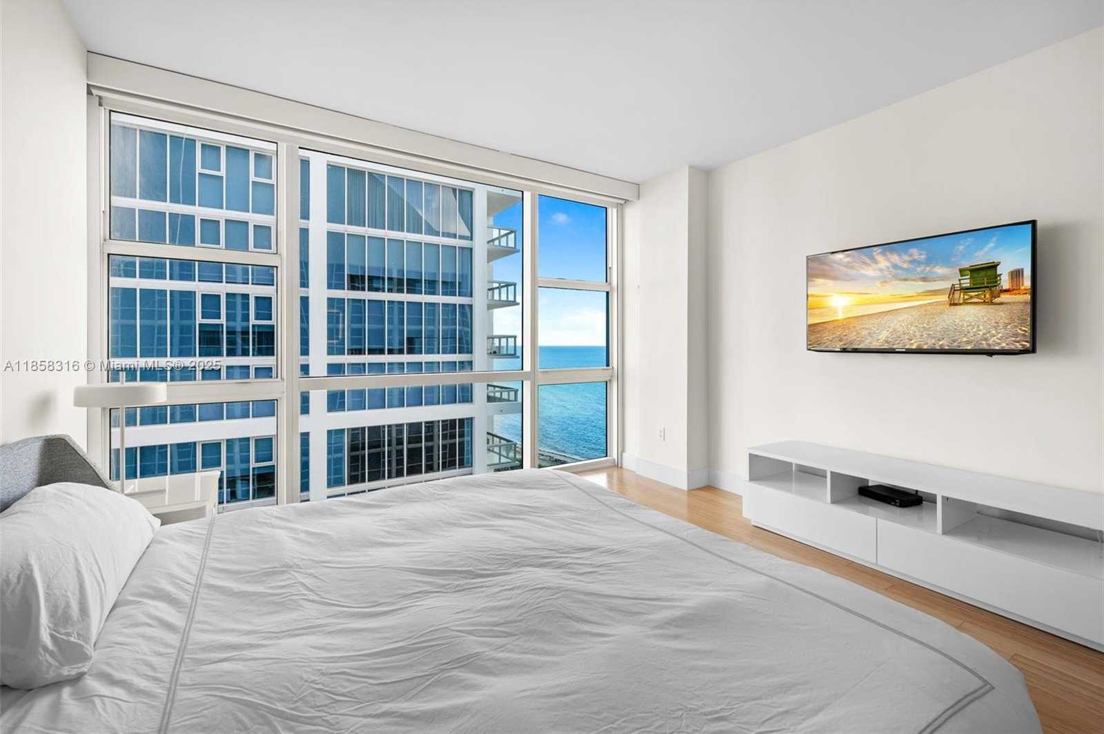 Small Image of 6801 COLLINS AVE #Door1409 (deed 1401), Miami Beach Number 14