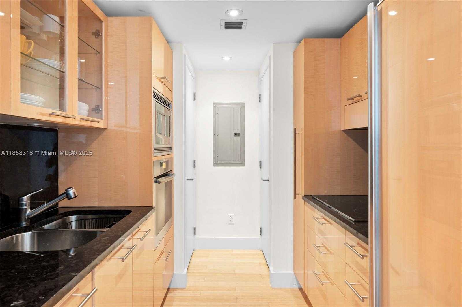 Small Image of 6801 COLLINS AVE #Door1409 (deed 1401), Miami Beach Number 7