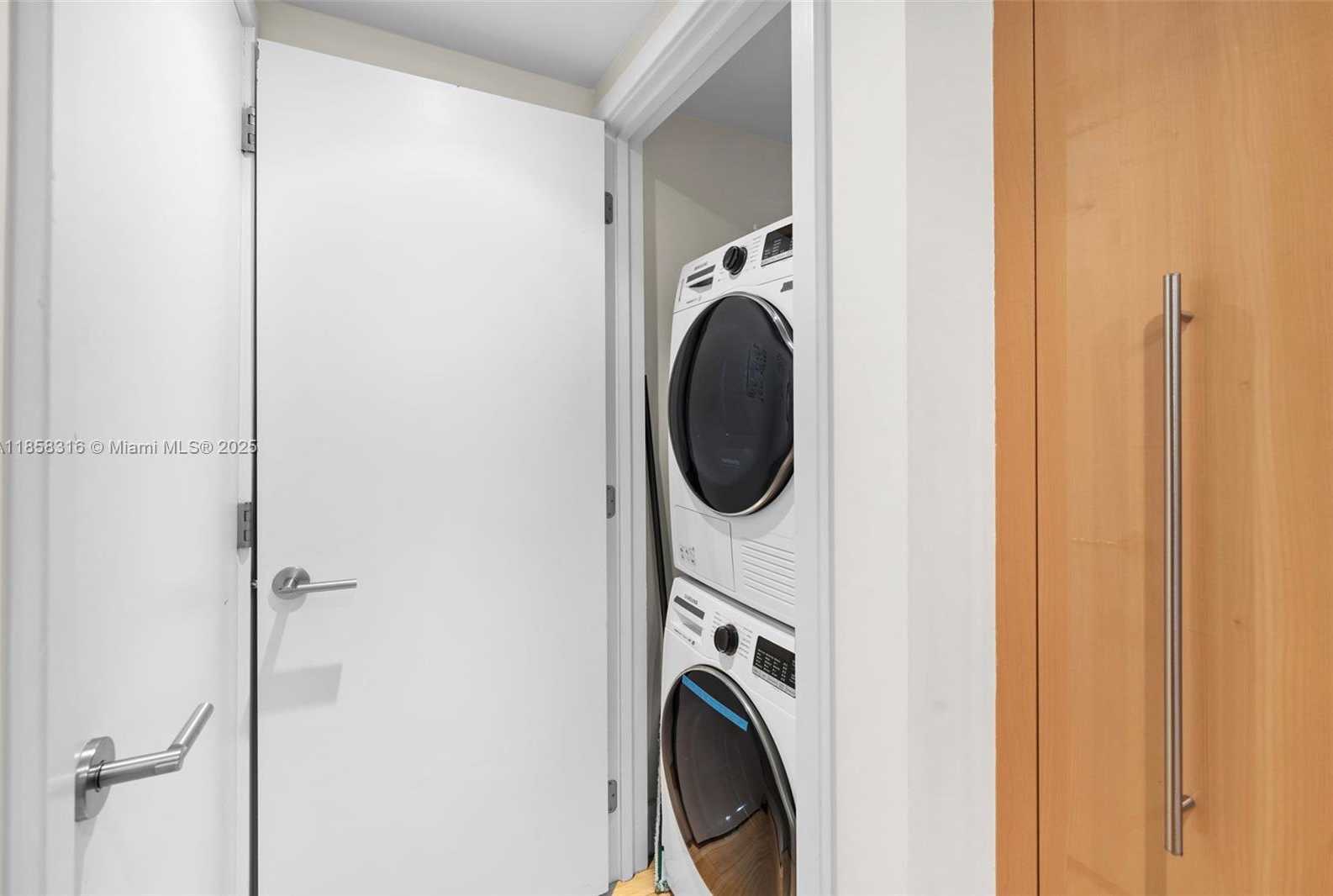 Small Image of 6801 COLLINS AVE #Door1409 (deed 1401), Miami Beach Number 9