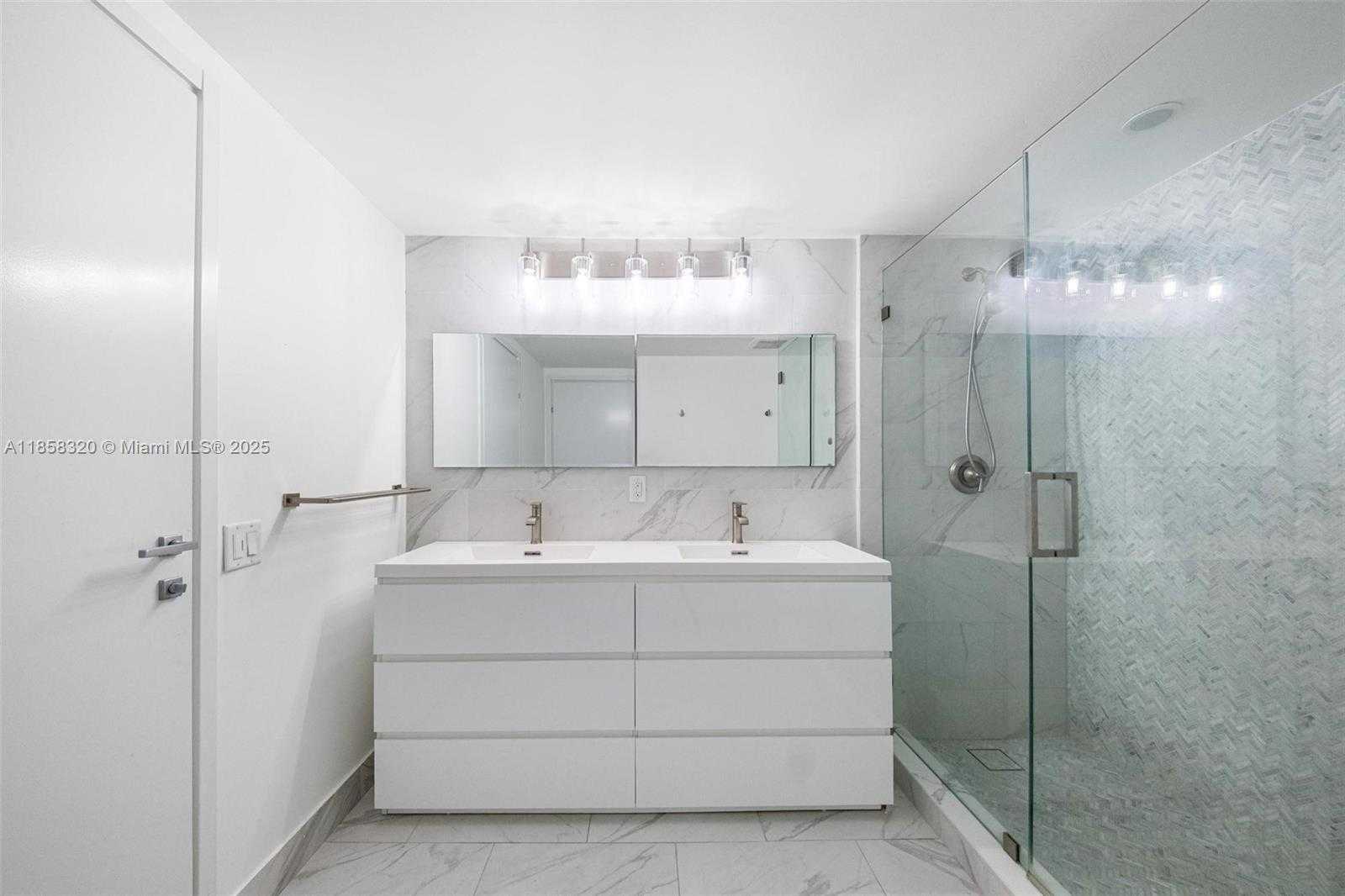 Small Image of 1300 BRICKELL BAY DR #704, Miami Number 12