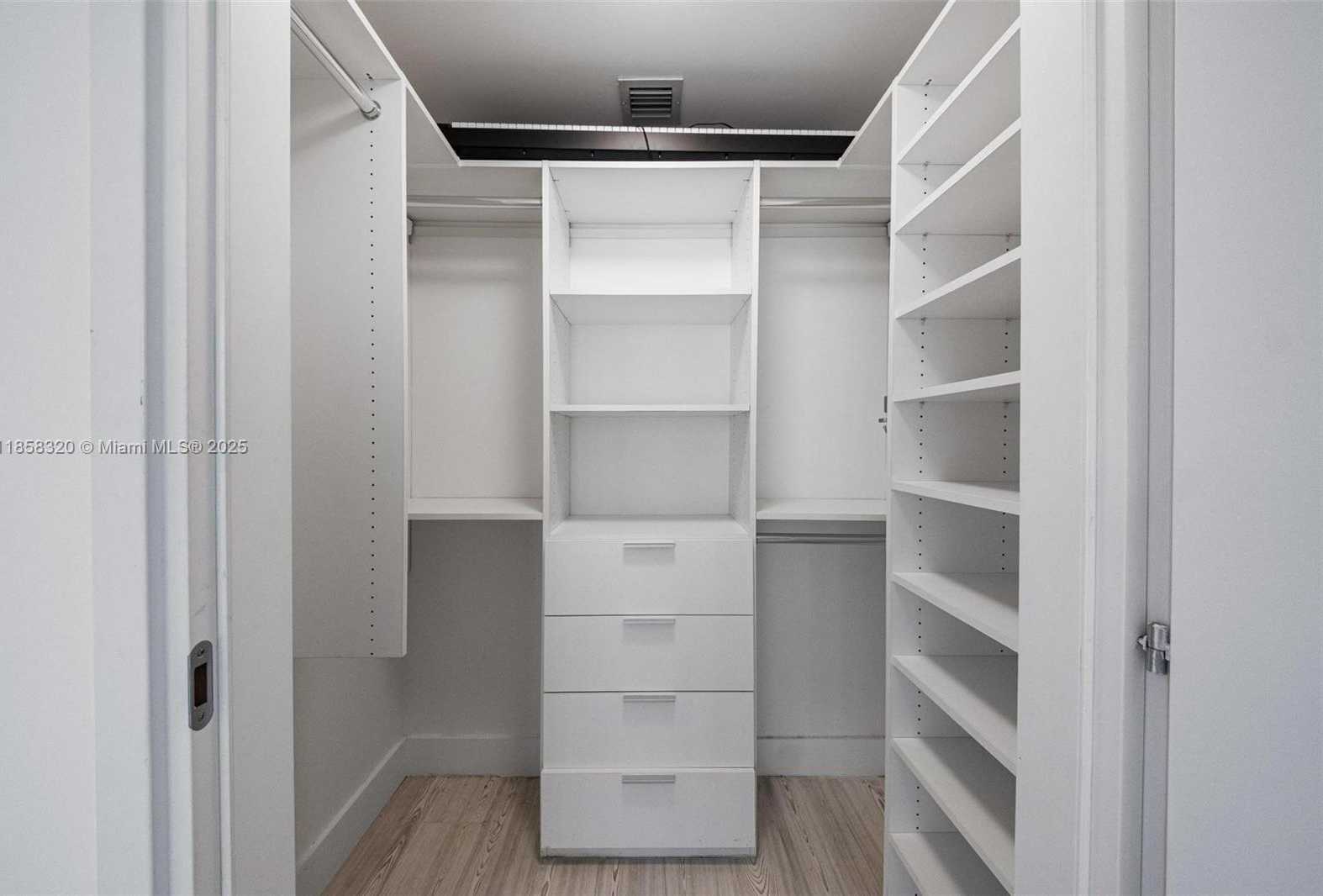 Small Image of 1300 BRICKELL BAY DR #704, Miami Number 13