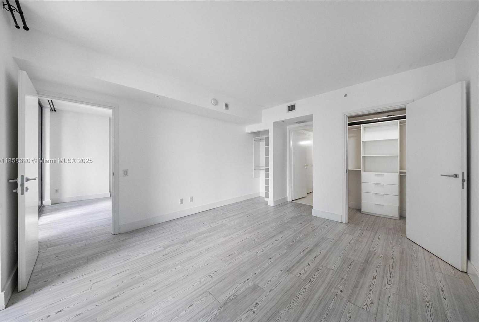 Small Image of 1300 BRICKELL BAY DR #704, Miami Number 15